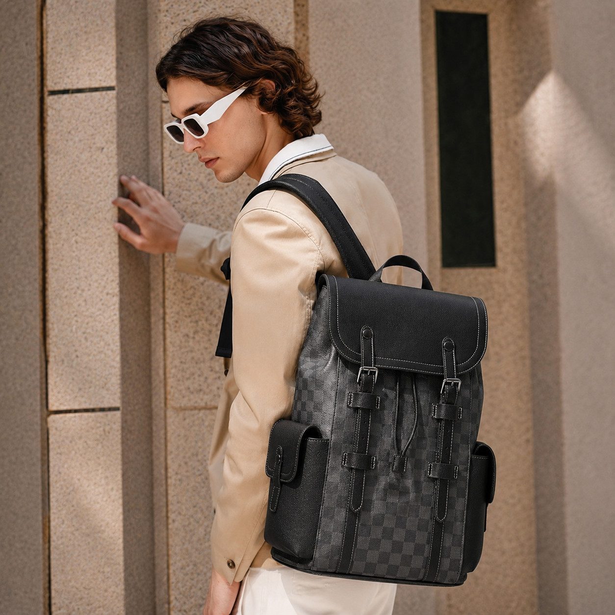 ibettertec Cityrucksack City- & Tagesrucksack für Damen und Herren mit Laptopfach 15,6 Zoll (Freizeitrucksack für Damen und Herren aus PVC-Material mit Klappe, Laptoprucksack mit Fach für 15,6 Zoll Notebook, vielseitiger City- & Arbeitsrucksack Daypack für Uni, Radfahren, Einkauf und Kurzreisen, wasserabweisend, Schwarz)