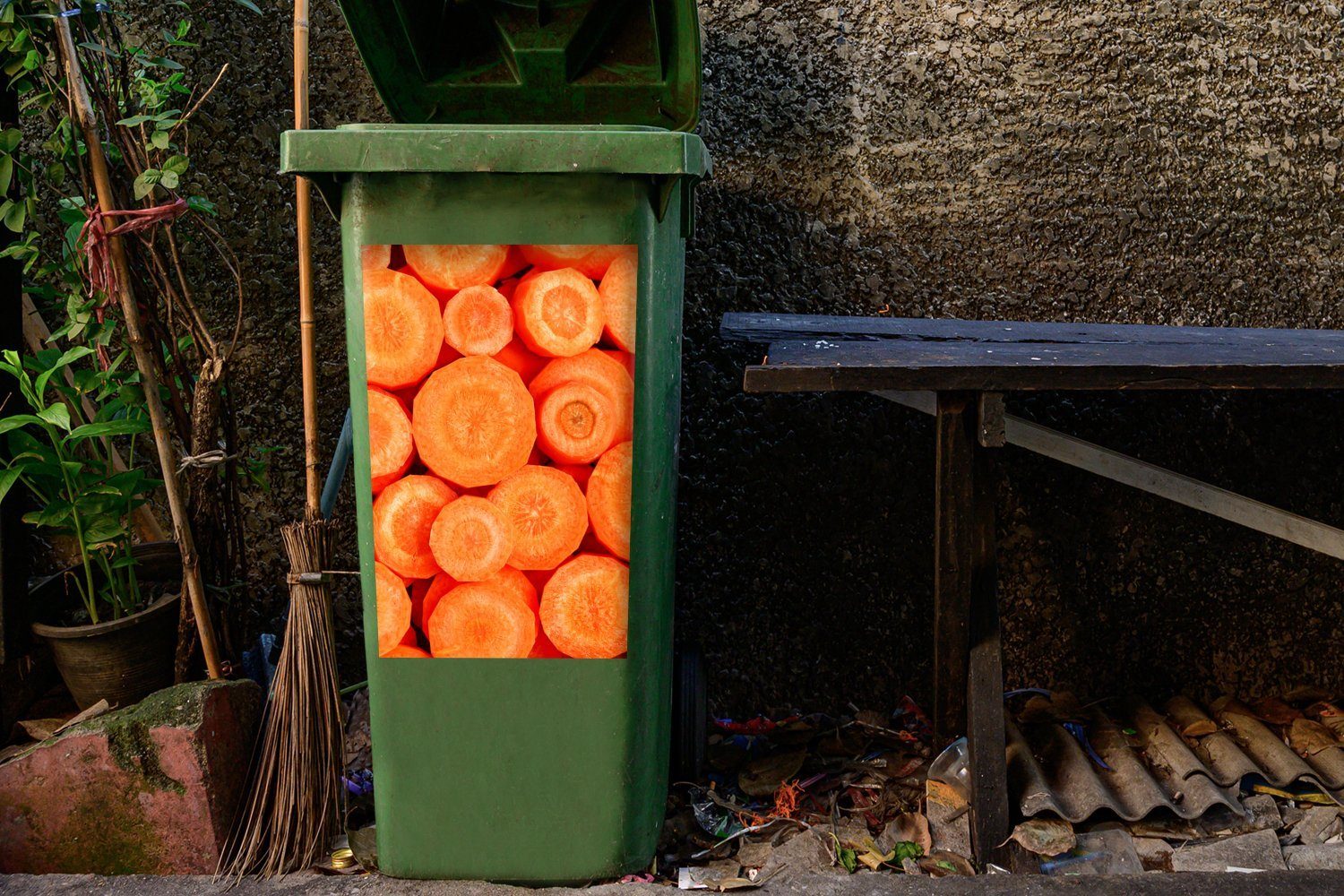 Karotte MuchoWow In Wandsticker Mülltonne, Scheiben geschnittene Abfalbehälter St), Container, Mülleimer-aufkleber, saftige Sticker, (1