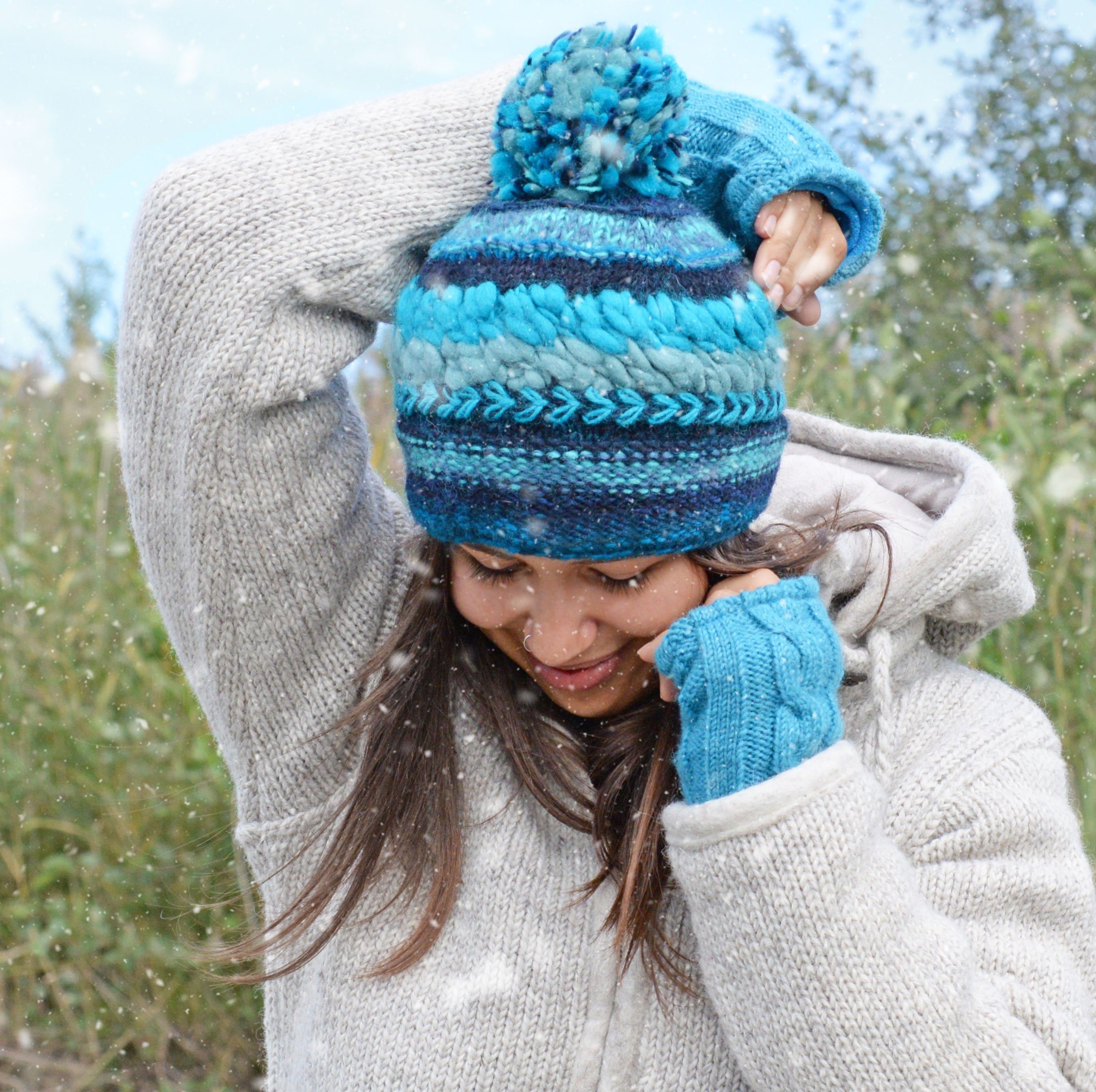 McRon Armstulpen Pulswärmer Modell Emily im Zopfmuster gestrickt, mit hohem Schurwoll-Anteil