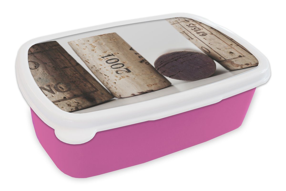 MuchoWow Lunchbox Korken vor einem weißen Hintergrund, Kunststoff, (2-tlg), Brotbox für Erwachsene, Brotdose Kinder, Snackbox, Mädchen, Kunststoff rosa