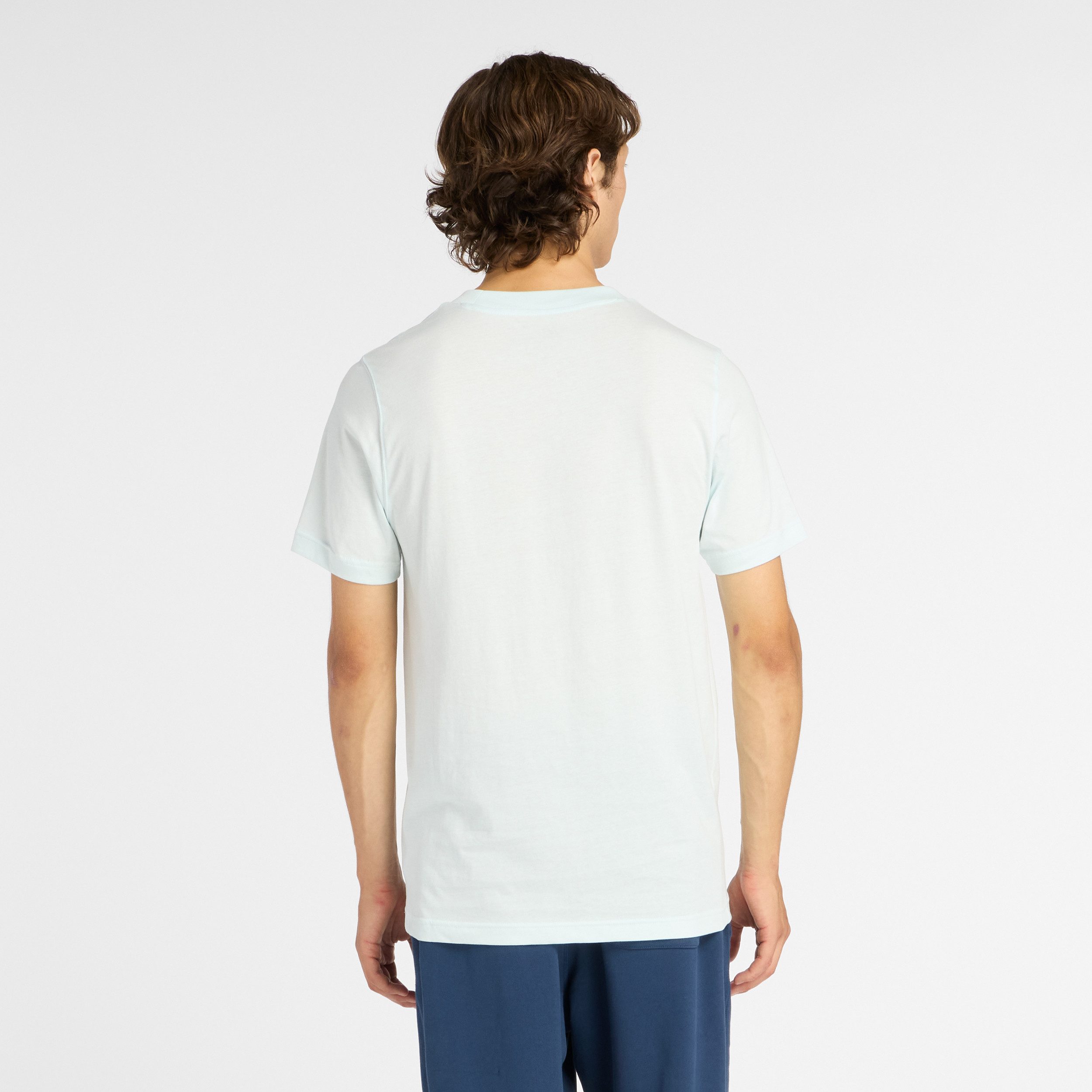 New Balance T-Shirt SPORT ESSENTIALS LOGO T-SHIRT sportliches T-Shirt, Kurzarmdesign, mit Rundhalsausschnitt