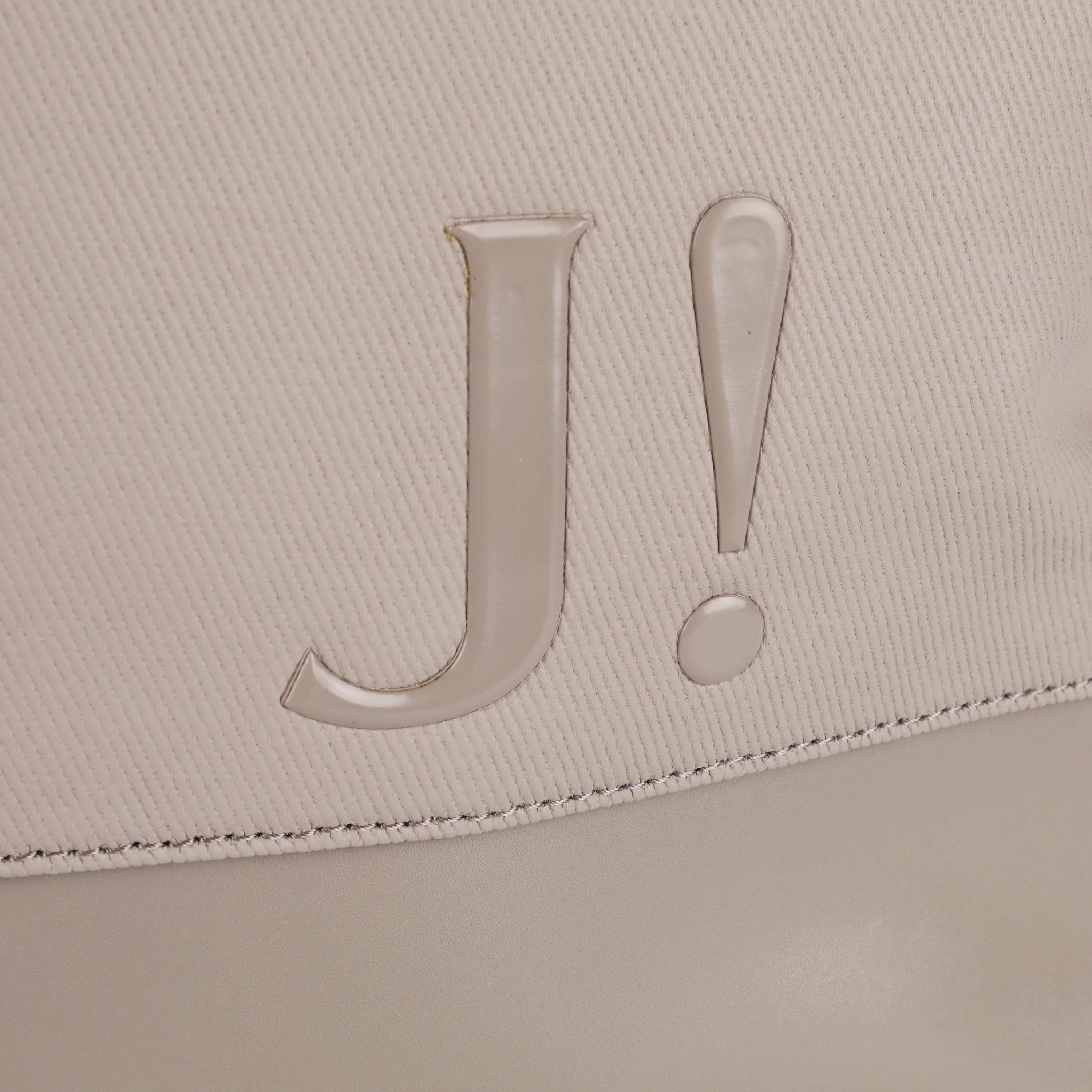 taupe outer: Joop pu, polyester Jeans Weekender, inner: