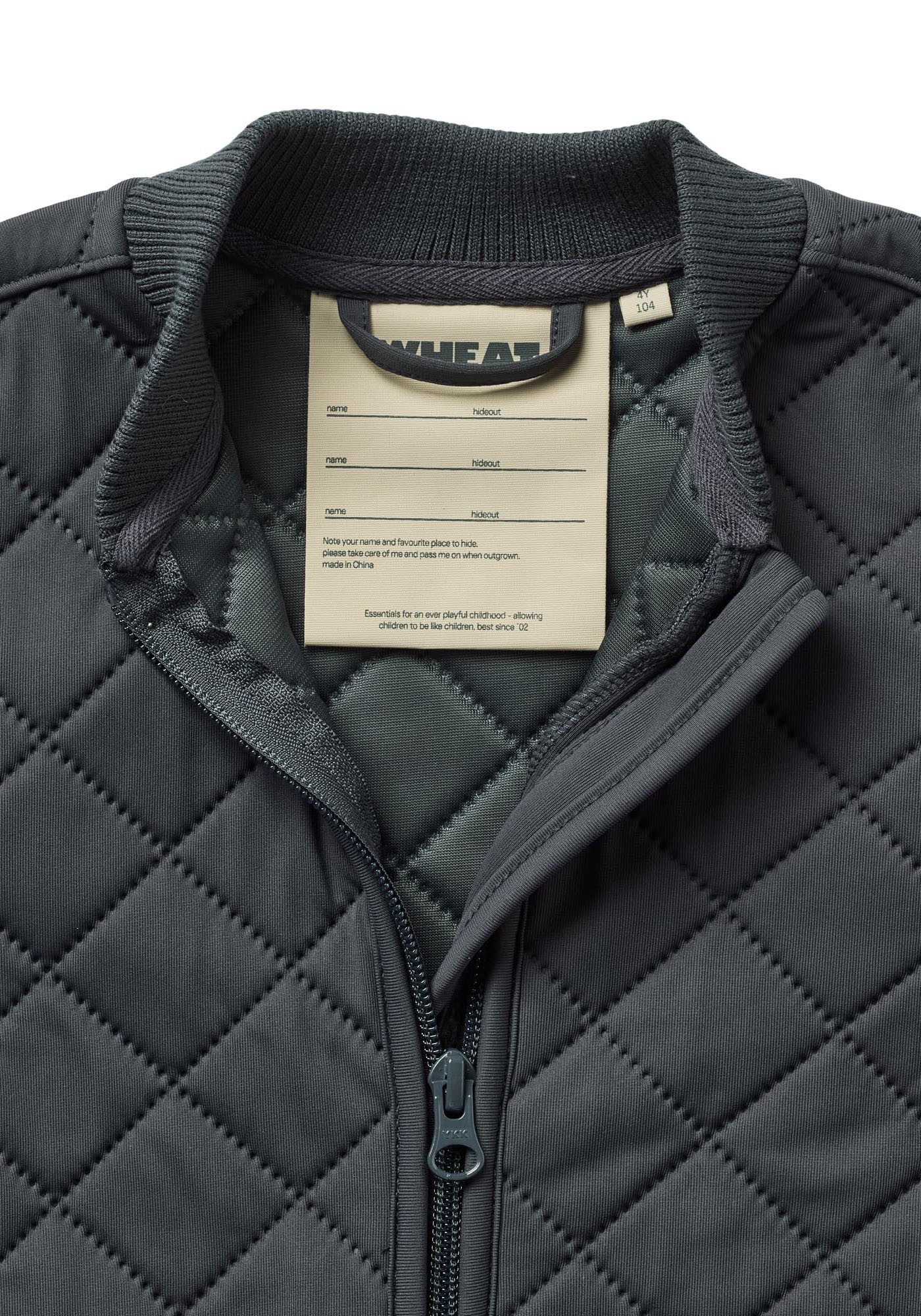 WHEAT Outdoorjacke Loui mit cooler Steppung und praktischen Daumenlöchern, hinten länger