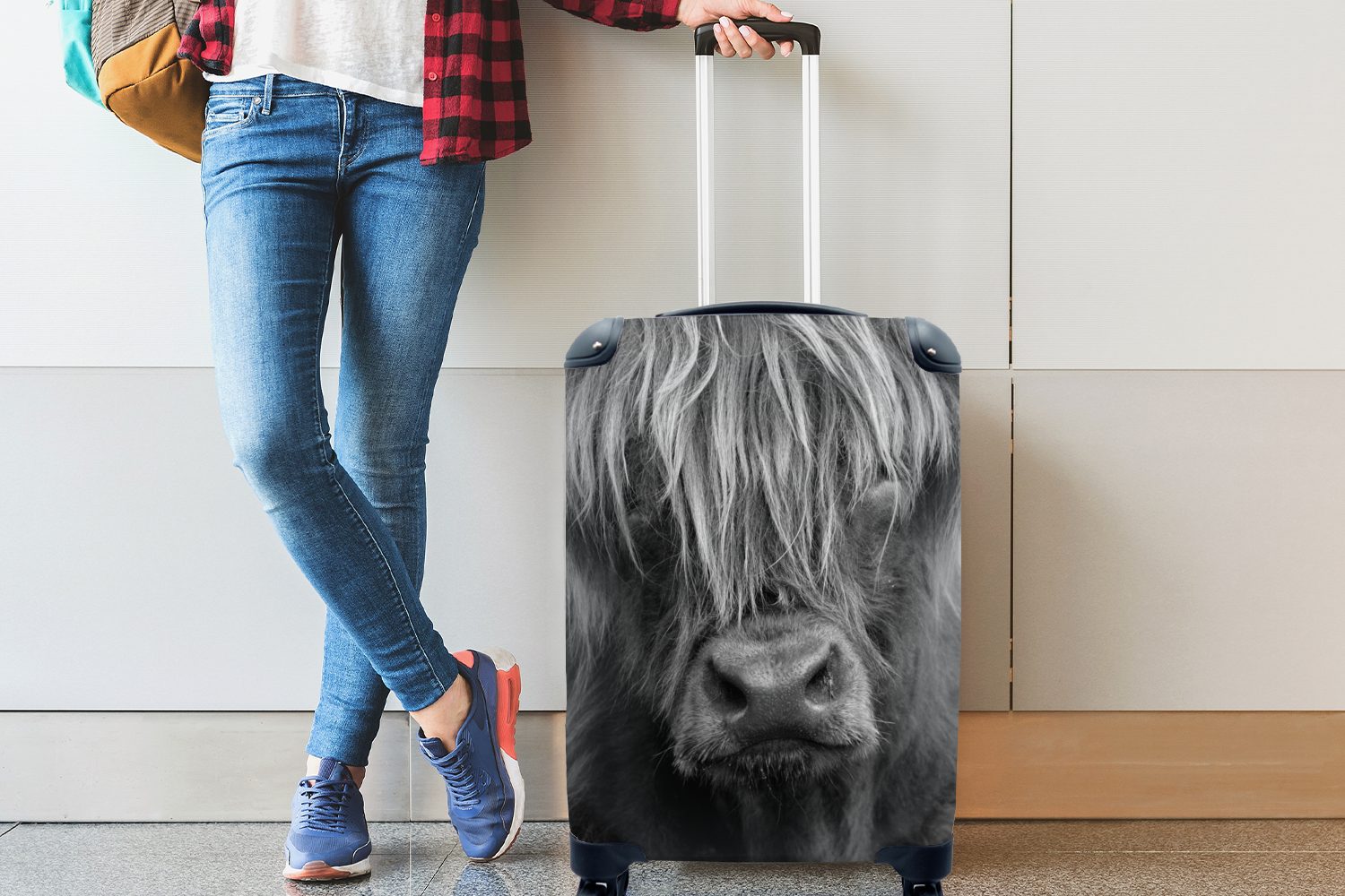 MuchoWow Ferien, mit für die Reisekoffer Handgepäck schaut Handgepäckkoffer schwarz-weiß, Trolley, Kamera Highlander - rollen, Reisetasche in Rollen, 4 Schottischer