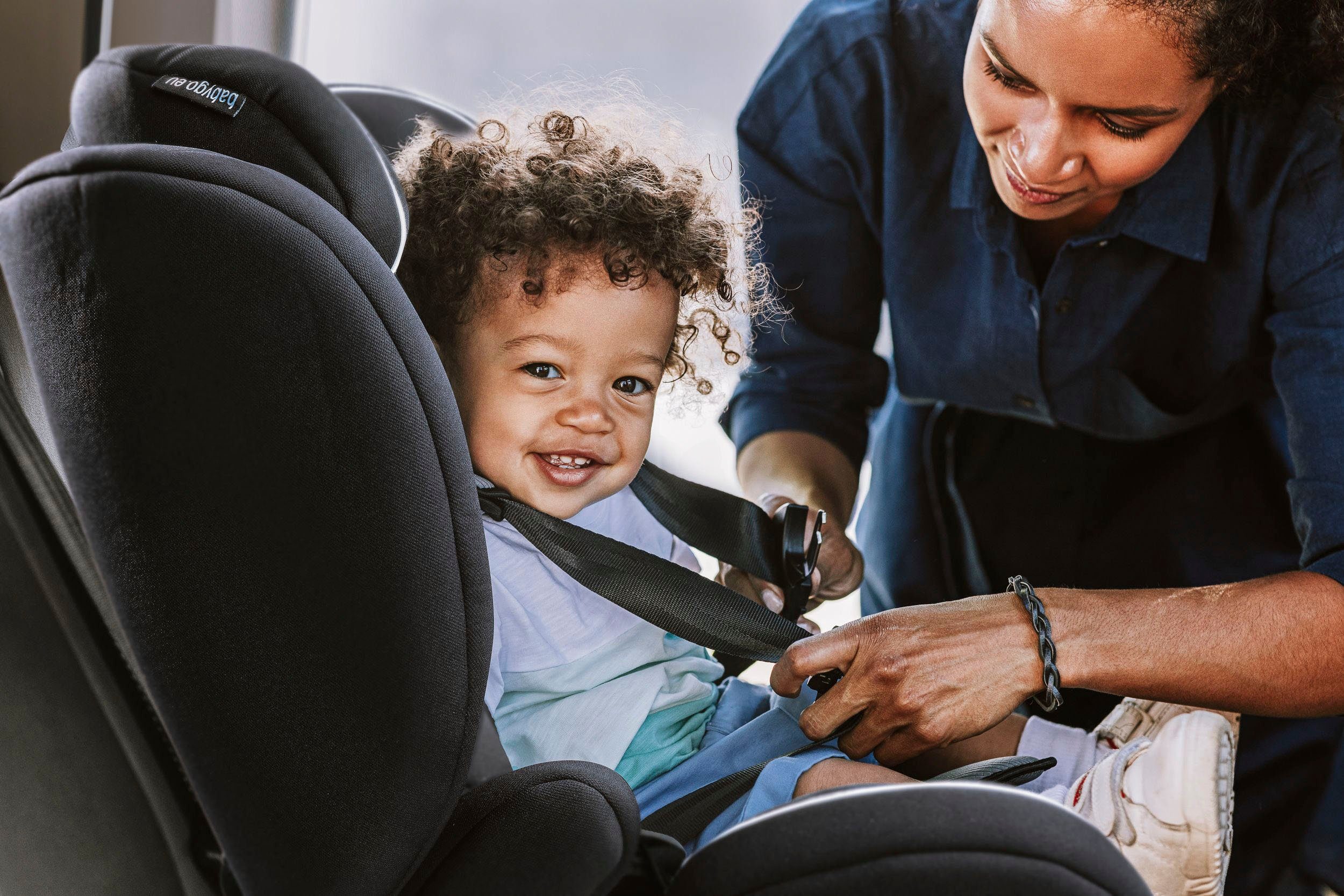 BabyGo Autokindersitz FreeFix Isize, ab: 76 cm, bis: 150 cm, für Körpergröße von 76-150 cm