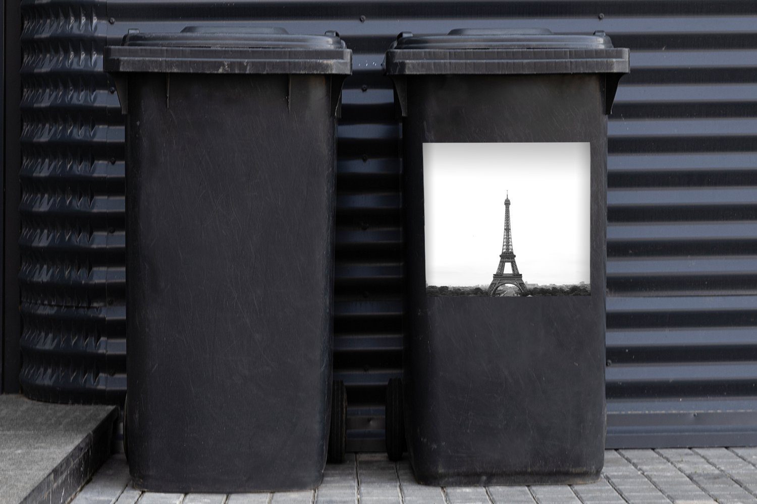 Container, Eiffelturm MuchoWow Der Mülleimer-aufkleber, St), Abfalbehälter Sticker, der Ferne Mülltonne, Wandsticker (1 in