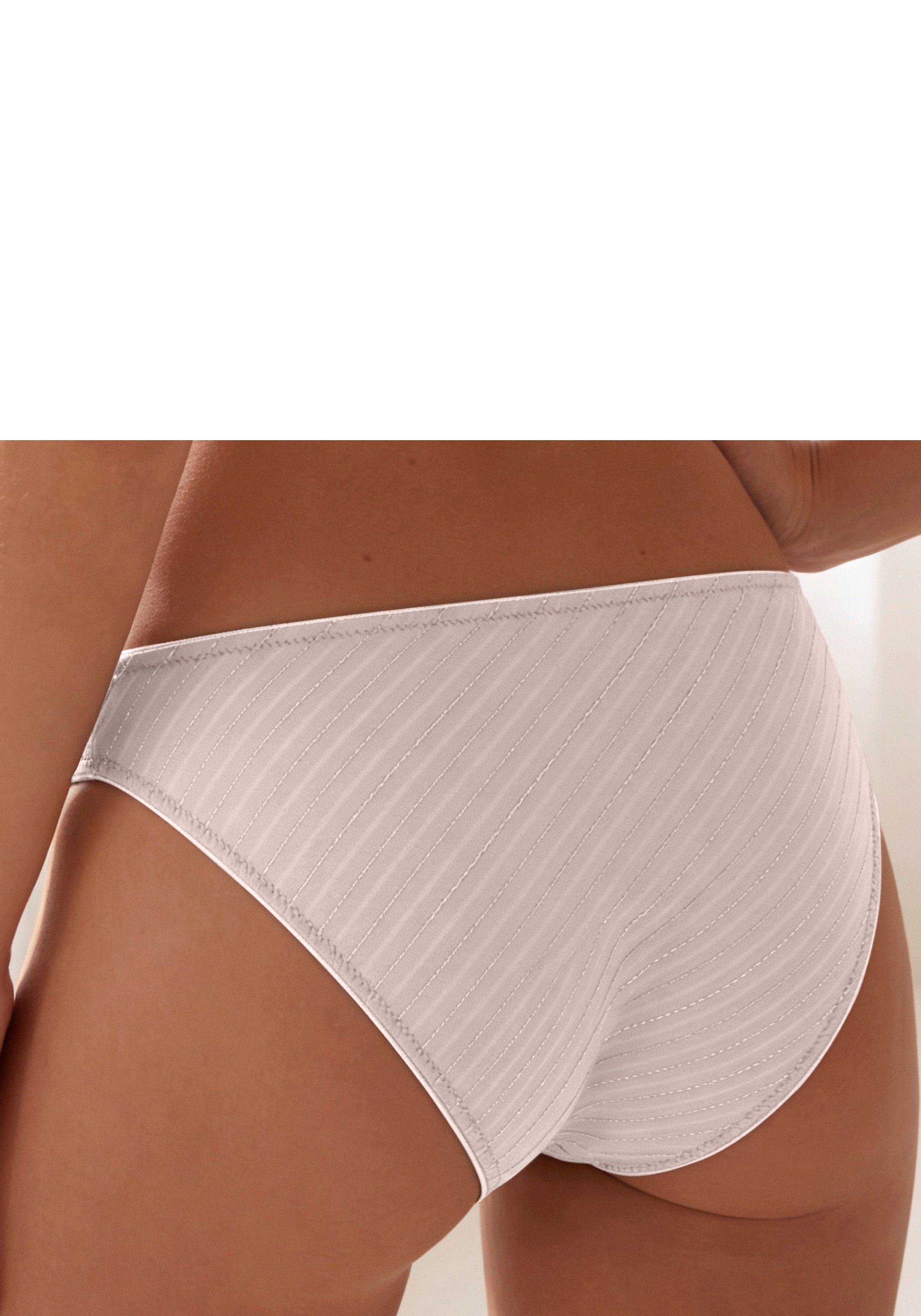 LASCANA Slip Carlotta aus weichem Microtouch mit filigranem Glanzfaden – Bild 3 von 5