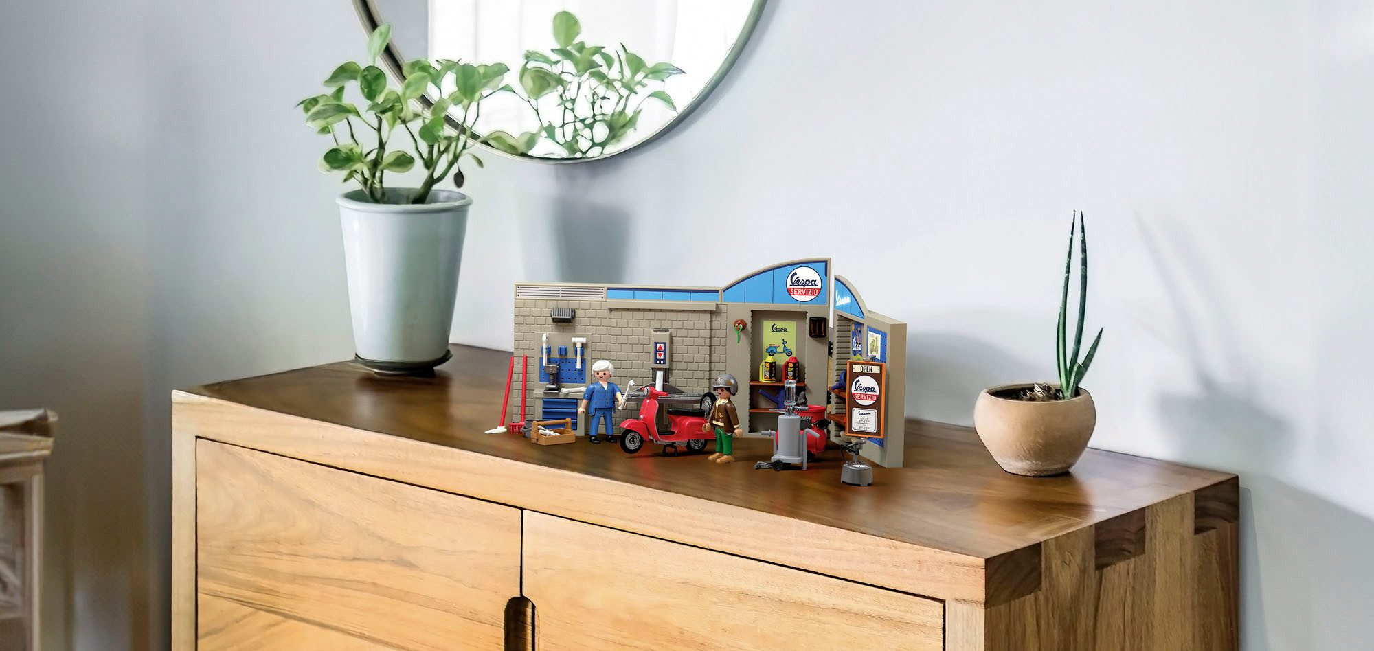 Playmobil® 60s Vespa Garage (71620), Vespa Konstruktions-Spielset, (88 St), Made in Europe – Bild 3 von 5