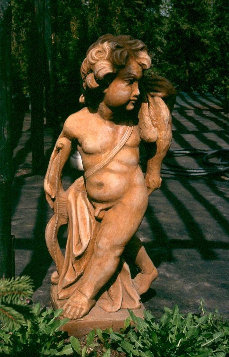 Casa Padrino Skulptur Jugendstil Skulptur Amor 39 x H 81 cm Antik Erdfarben - Barock Gartendeko