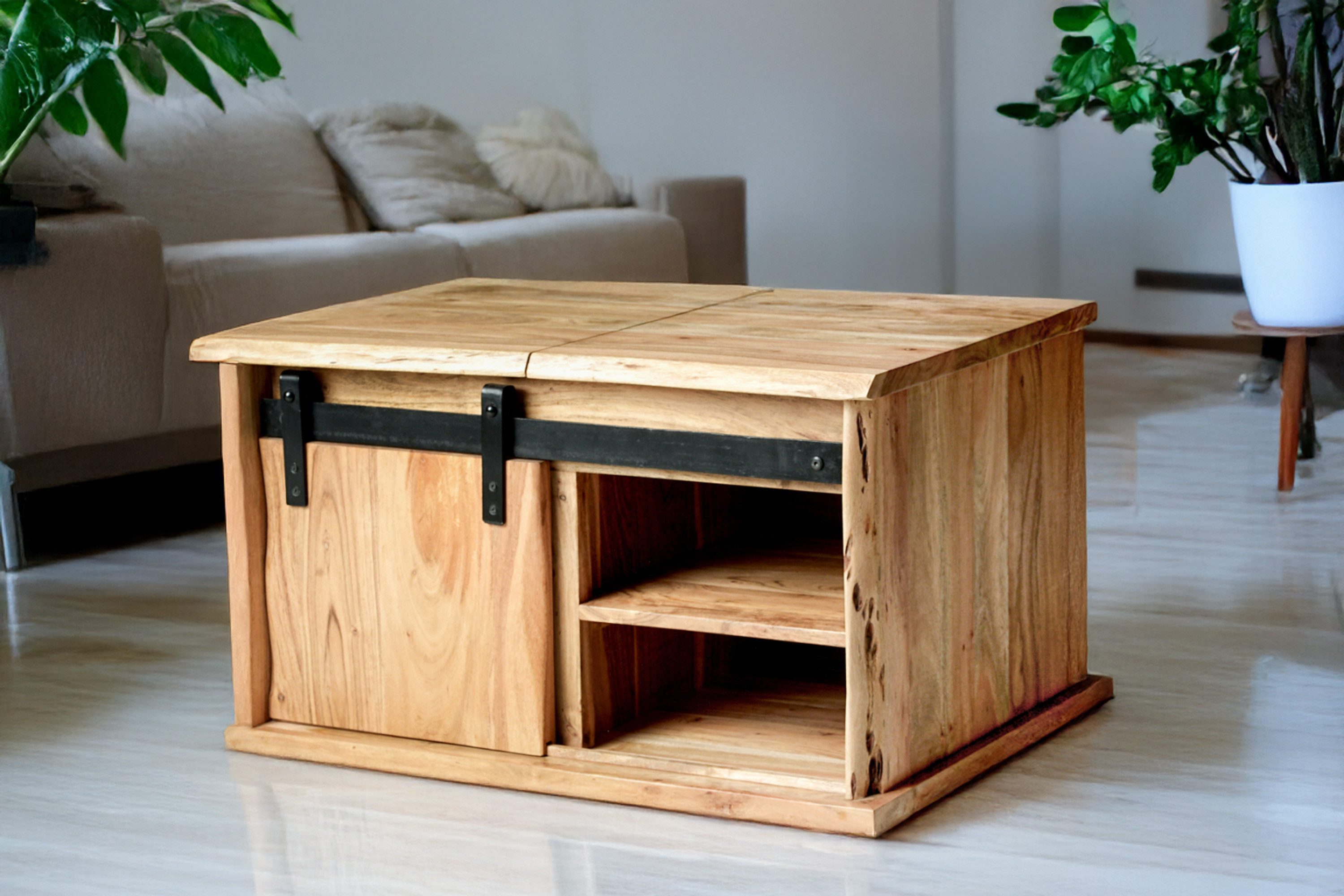 SAM® Truhe Fritz, Akazienholz, mit Baumkante oder gerader Kante, Industrial-Design