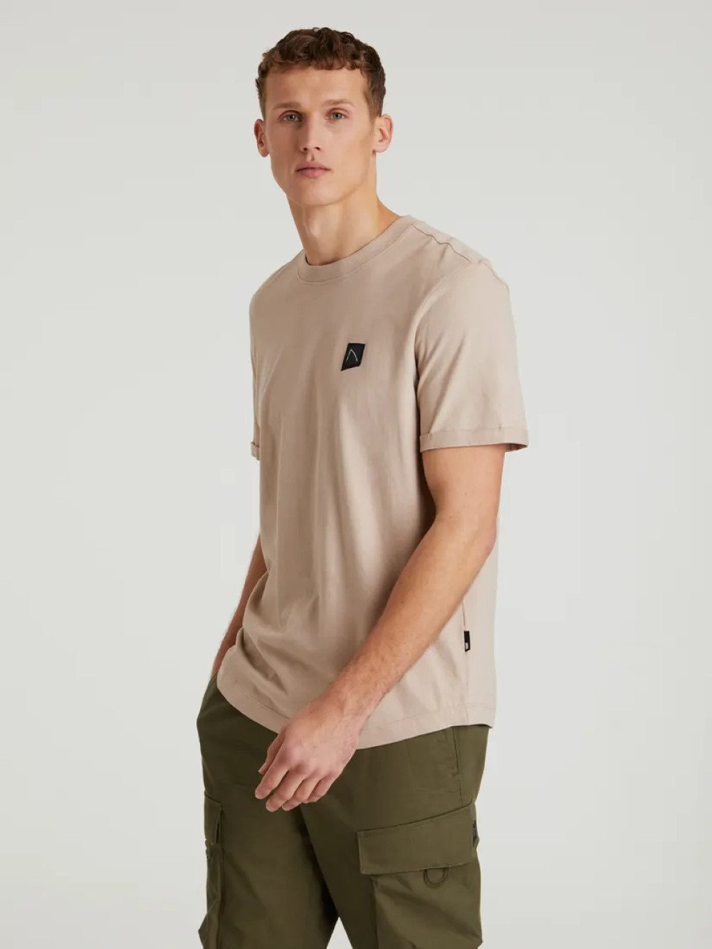 CHASIN' T-Shirt BRODY - Kurzarm Shirt - stylisches Basic T-Shirt mit Logopatch