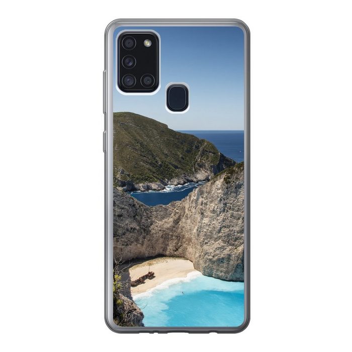 MuchoWow Handyhülle Die griechische Flagge weht über dem Strand von Navagio in Handyhülle Samsung Galaxy A21s Smartphone-Bumper Print Handy
