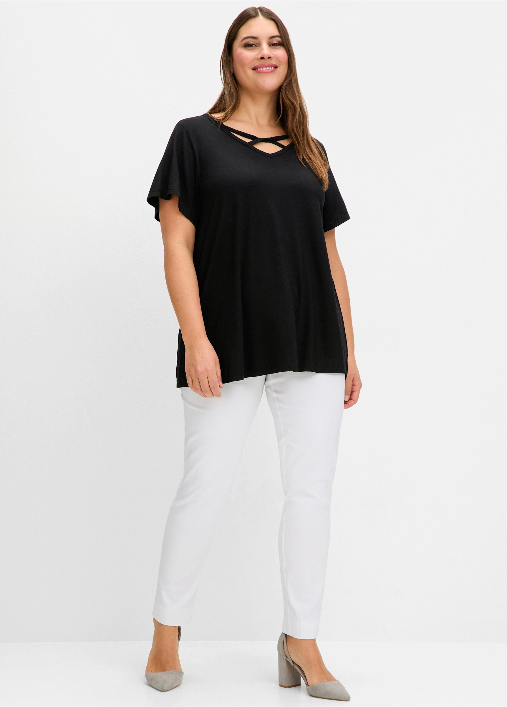 Sheego T-Shirt Fledermausshirt . mit verziertem V-Ausschnitt günstig online kaufen