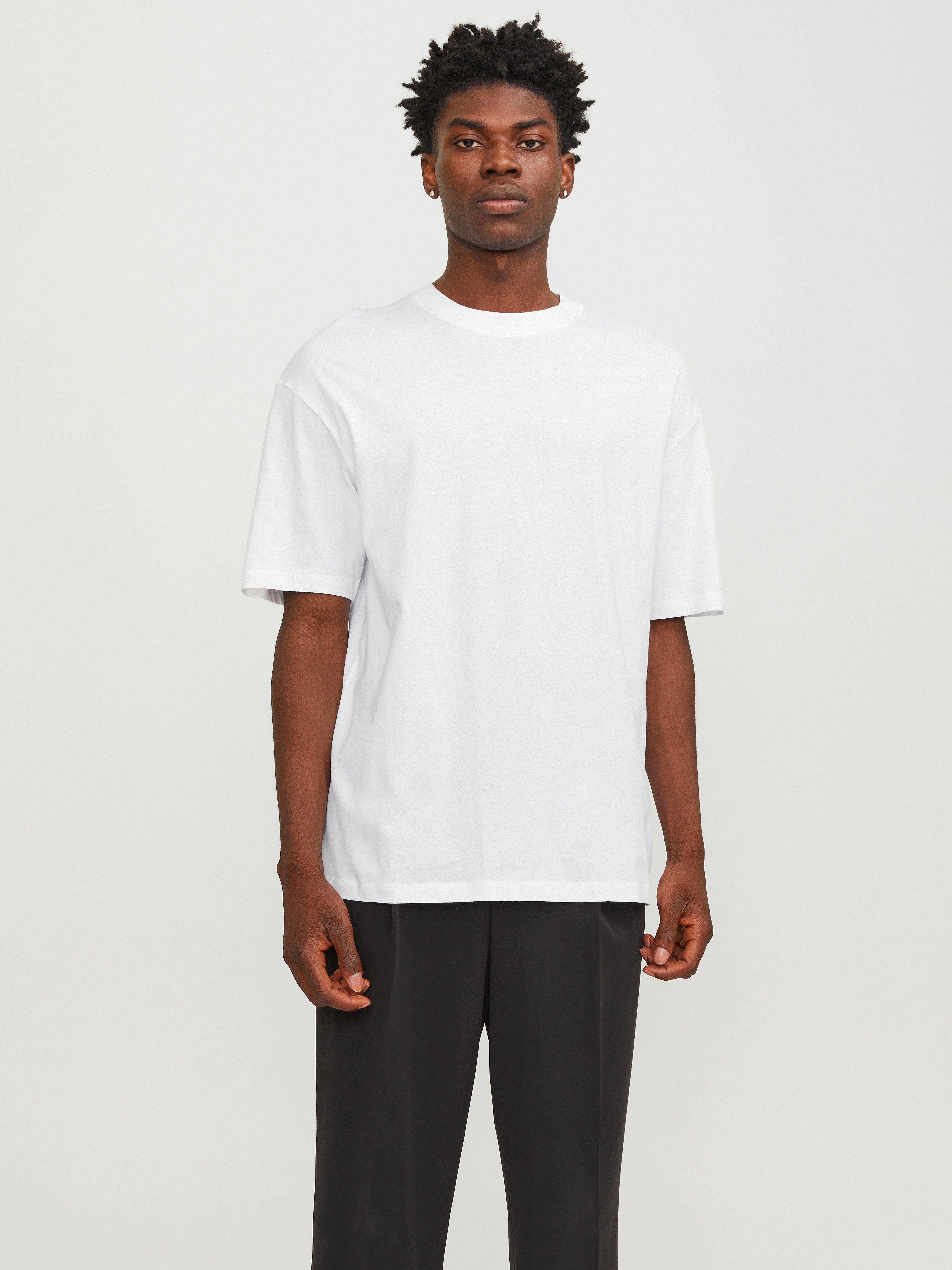 Jack & Jones Oversize-Shirt JJEBRADLEY Oversize T-Shirt mit klassischem Rundhalsausschnitt mit gekämmten Jersey. Reduzierter Preis € 11,99. Unverbindliche Preisempfehlung € 14,99