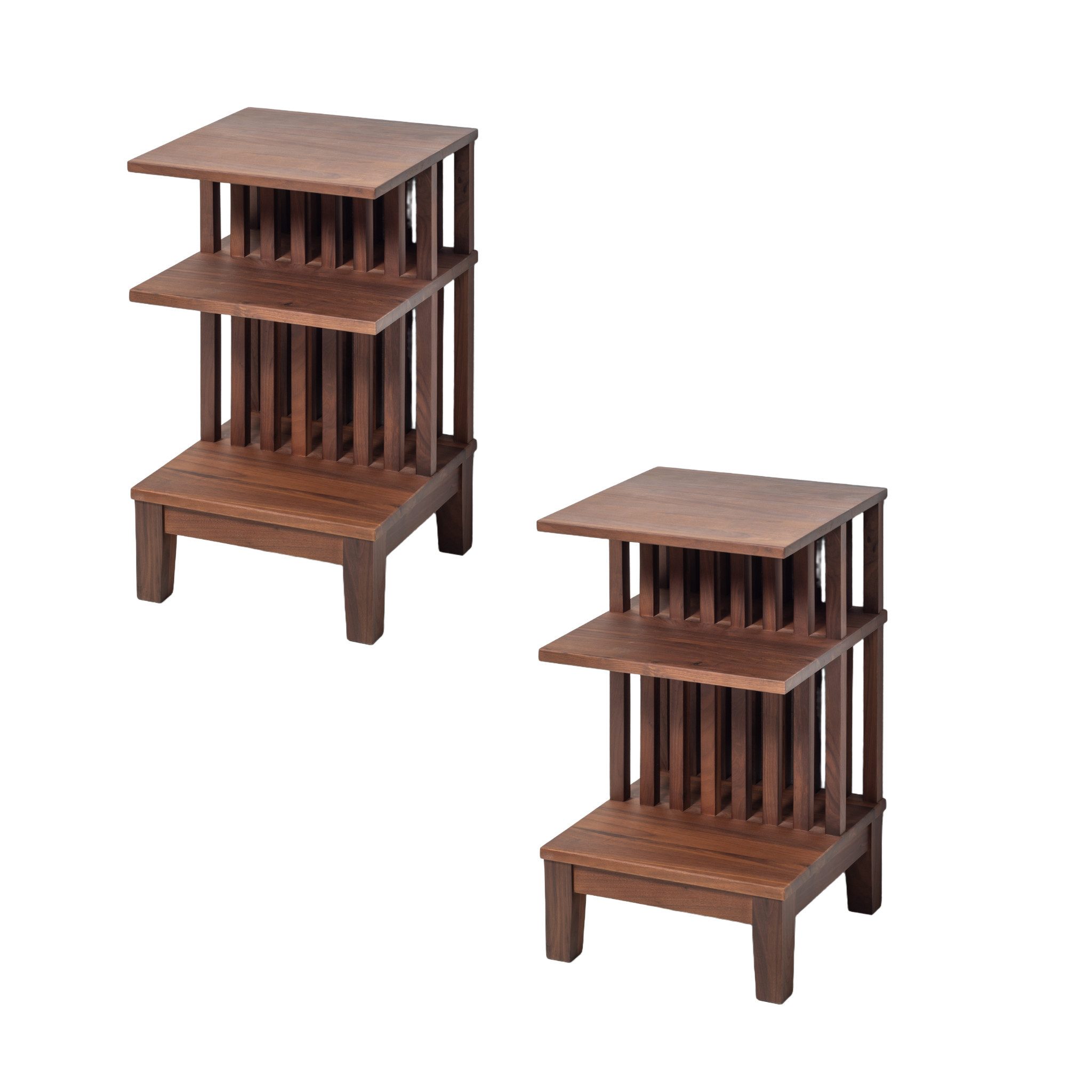 Woodek Design Nachttisch 2er-Set Celine aus massivem Nussbaum – matt lackiert (mit natürlicher Maserung, 2-St., ideal für Schlafzimmer, Wohnzimmer oder Flur), Breite: 37,5 cm, Tiefe: 37,5 cm, Höhe: 65 cm