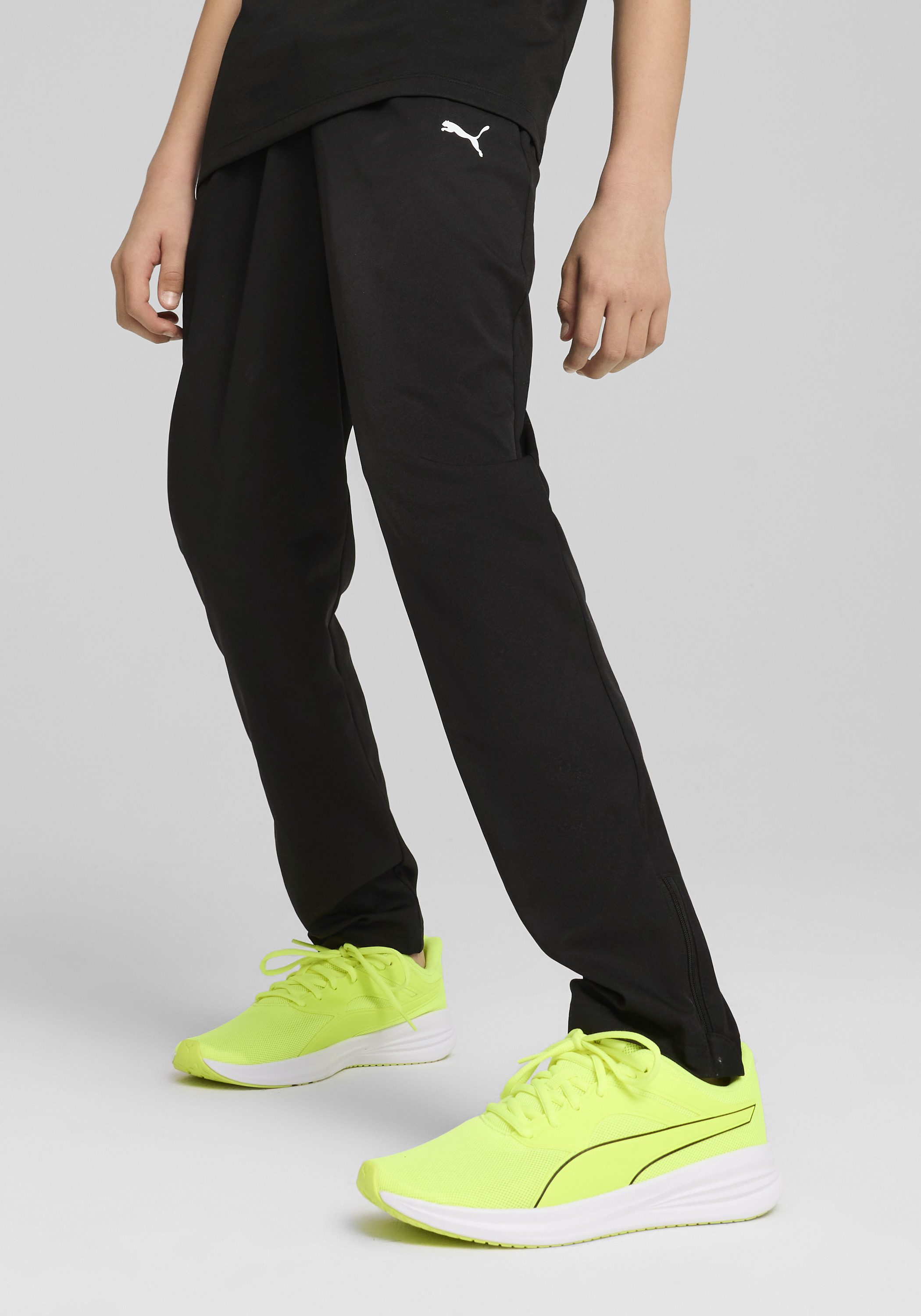 PUMA Trainingshose TAD ESS WOVEN TAPERED PANTS B für Jugendliche, für Sport und Alltag, mit DryCELL-Technologie