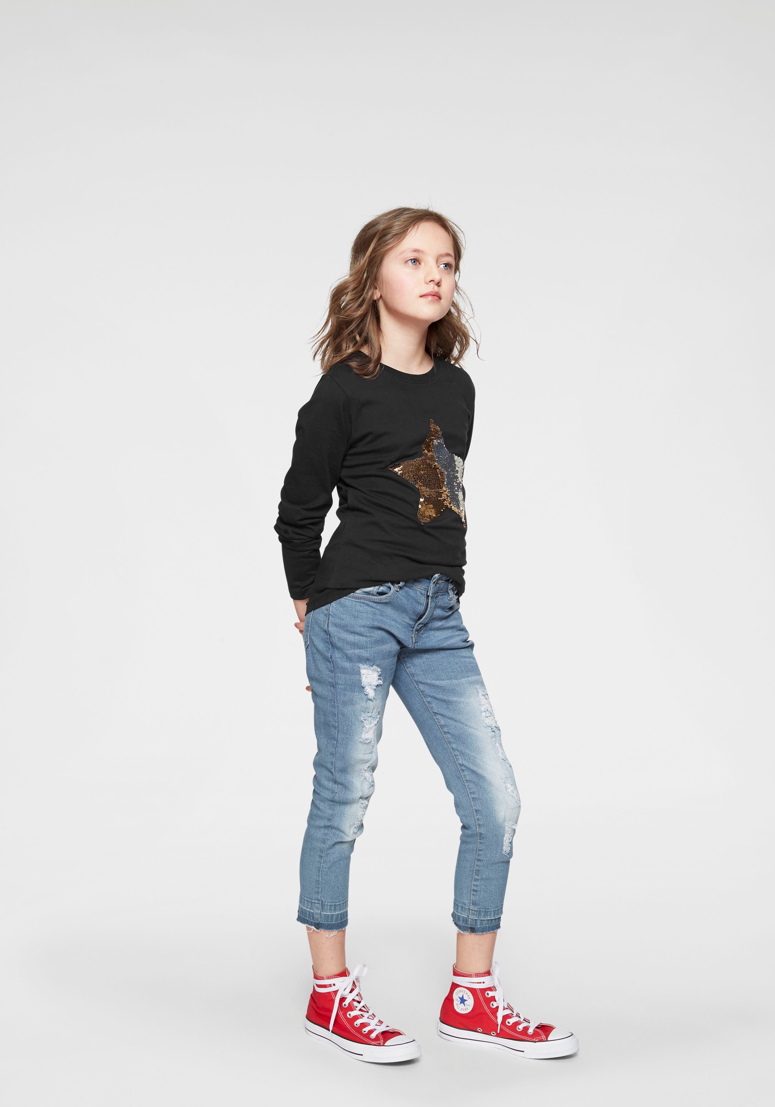 KIDSWORLD Langarmshirt STERN Langarm, taillierter Schnitt, mit glitzernden Pailletten