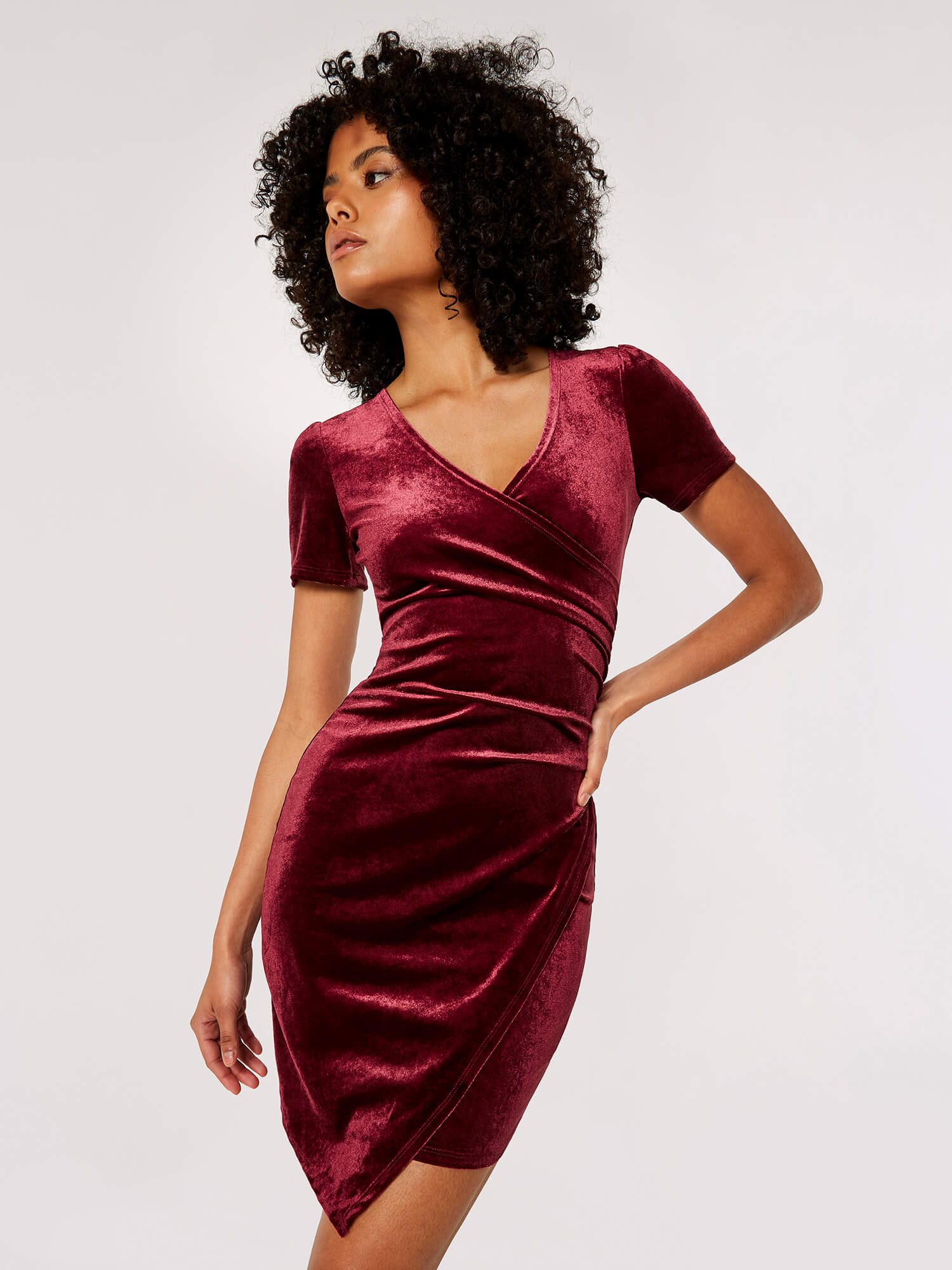 Apricot Partykleid in Wickeloptik mit Raffung in der Taille günstig online kaufen