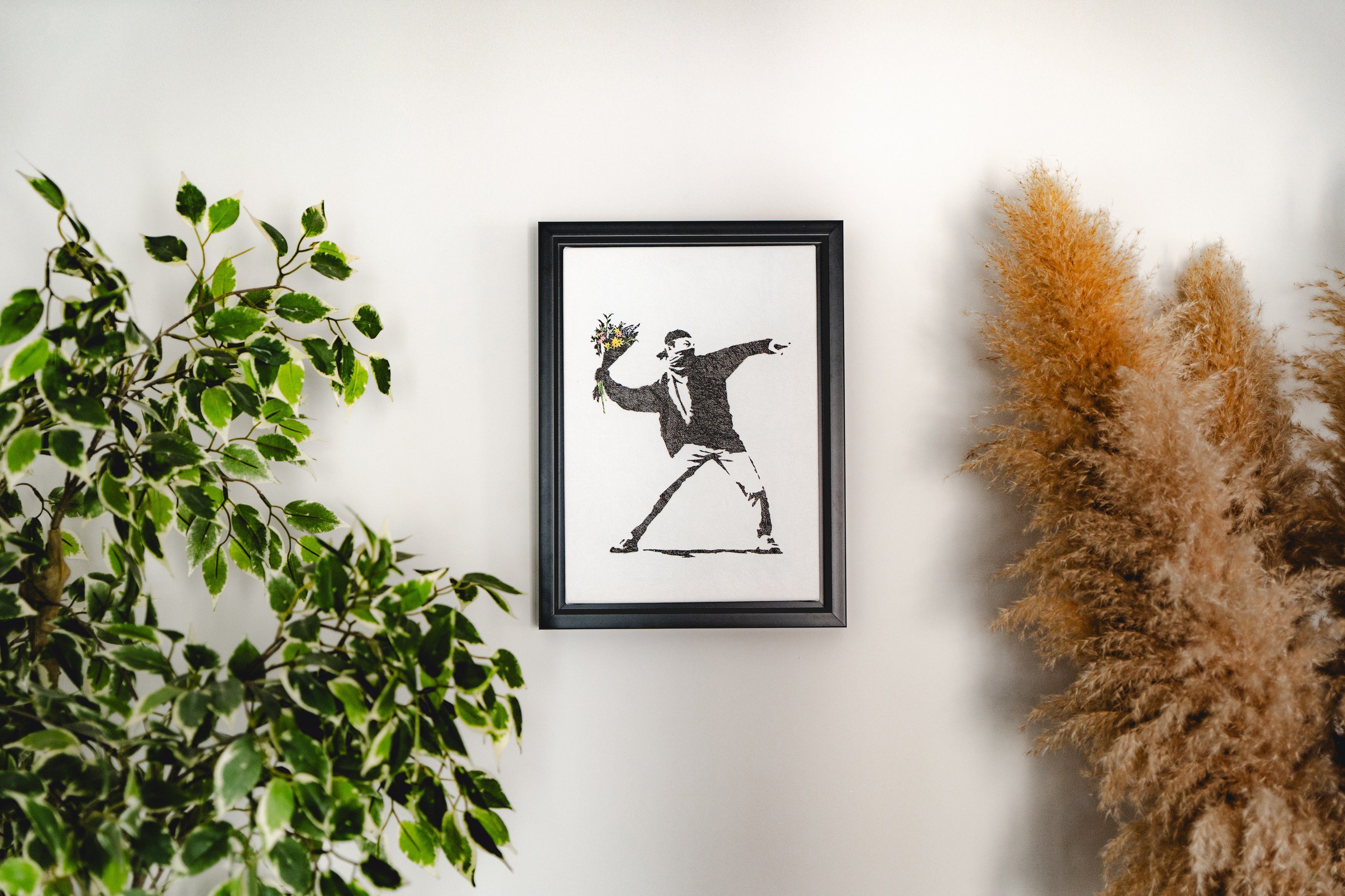 AvantgART Leinwandbild Leinwandbild, Wandbilder mit Rahmen, Wand Deko, Banksy Kunstdruck, Flower thrower