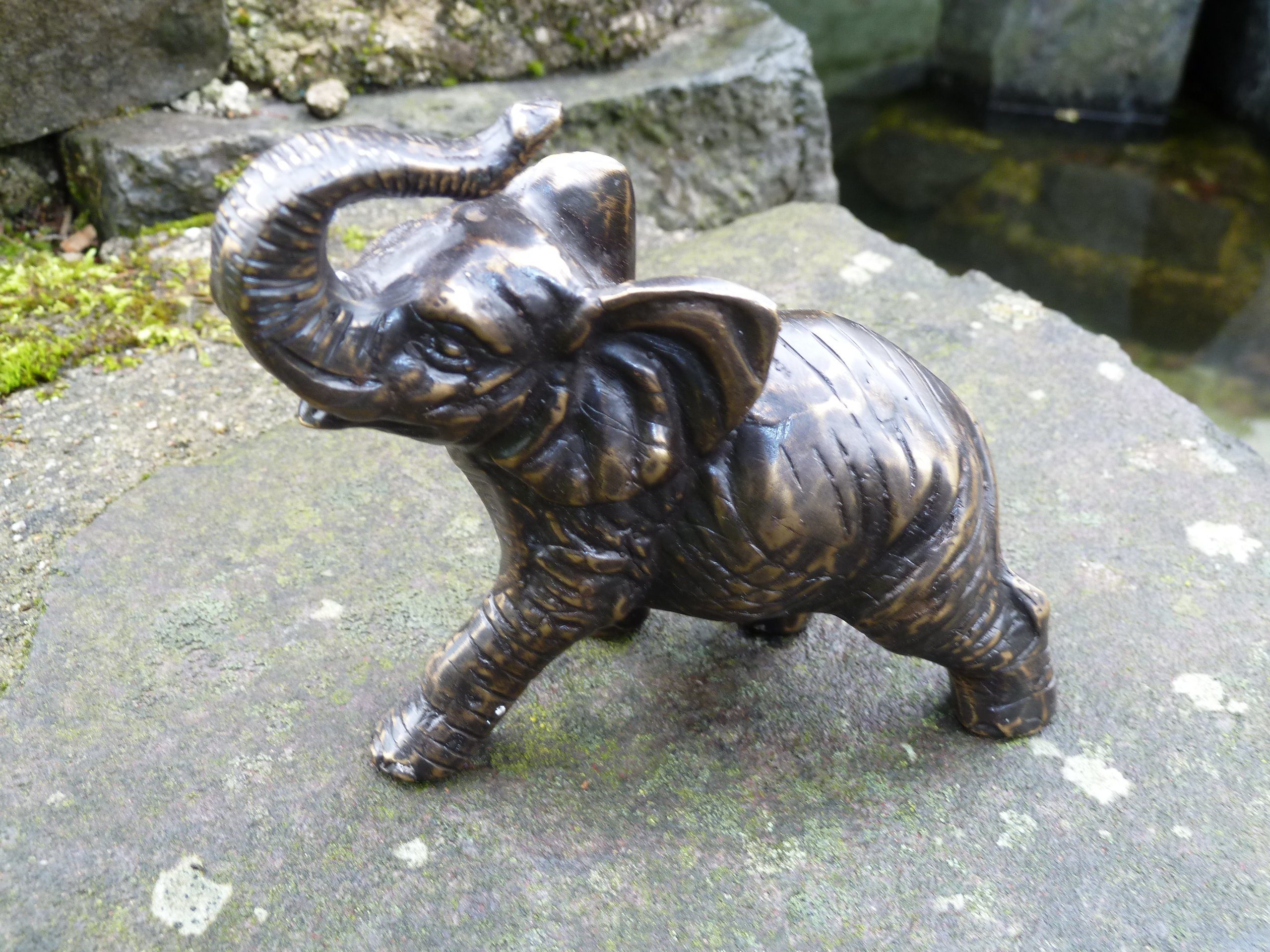 IDYL Dekofigur IDYL Bronze-Skulptur Elefant Rüssel hoch