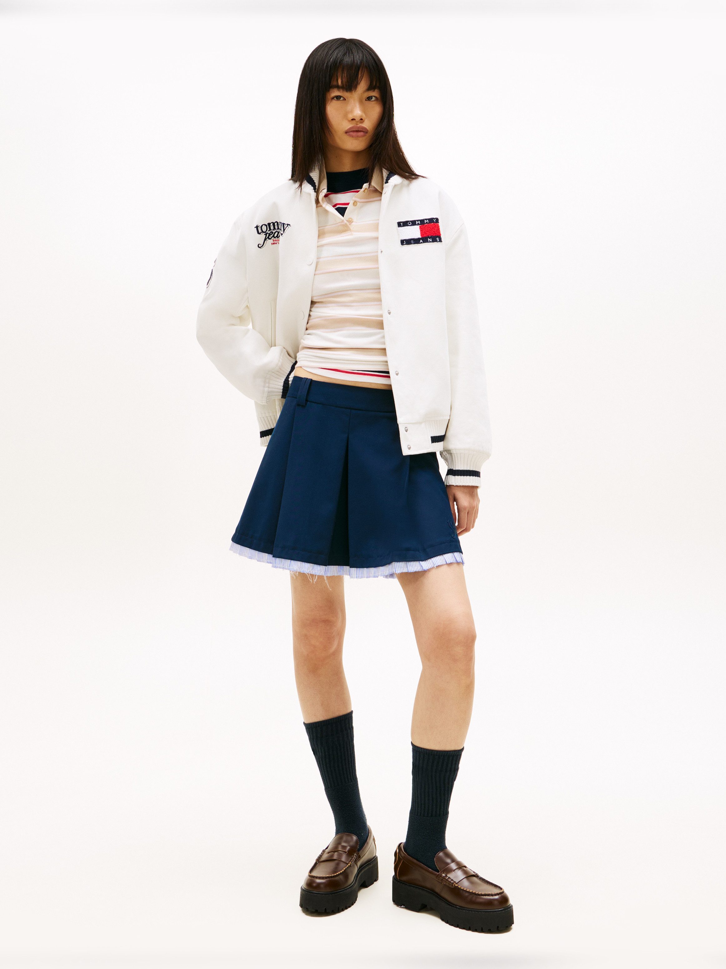 Tommy Jeans A-Linien-Rock TJW VARSITY PLEATED MINI SKIRT mit den klassischen Falten