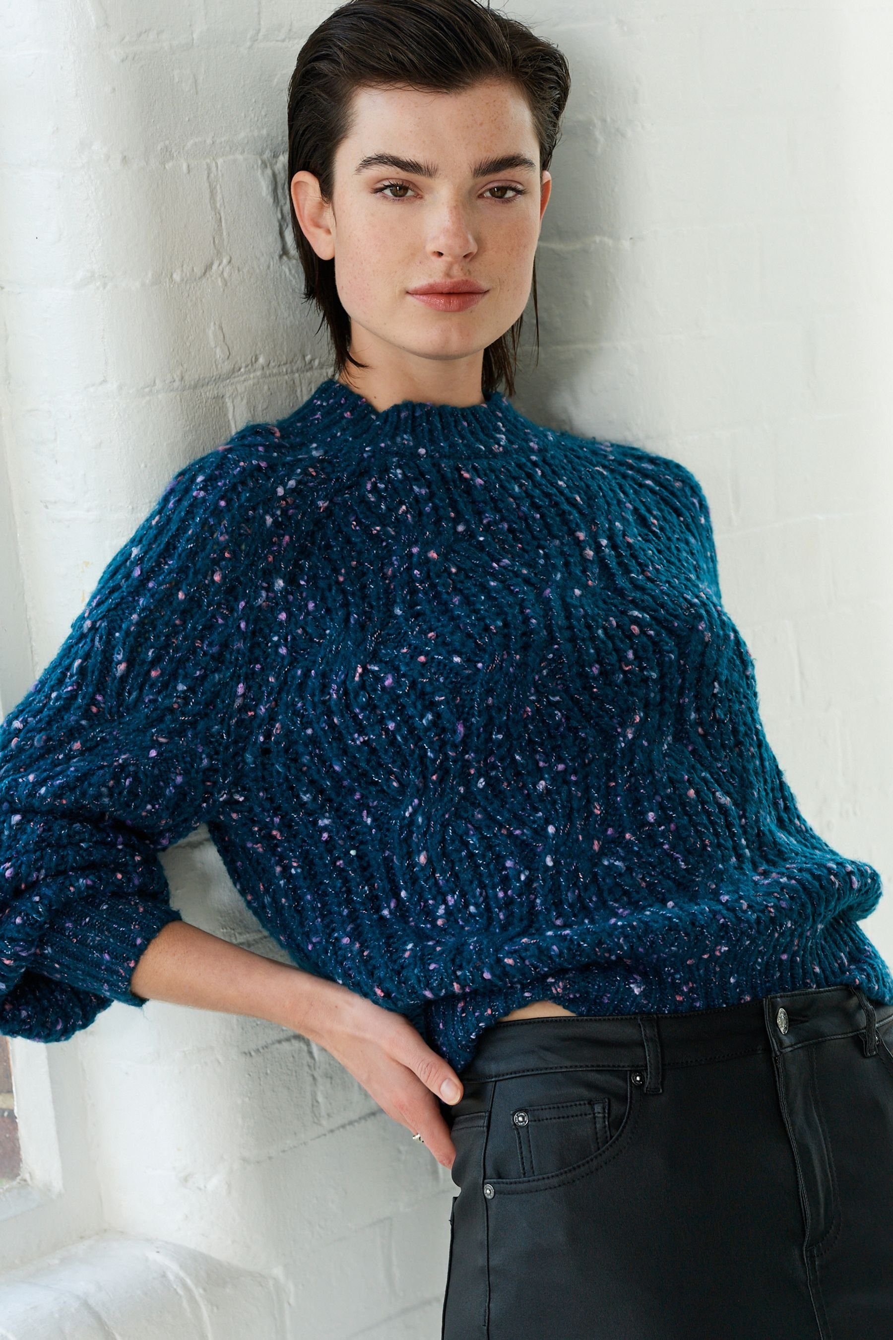 Next Rundhalspullover Zopfmusterpullover aus Noppengarn mit Teal Blue (1-tlg) Bommeln