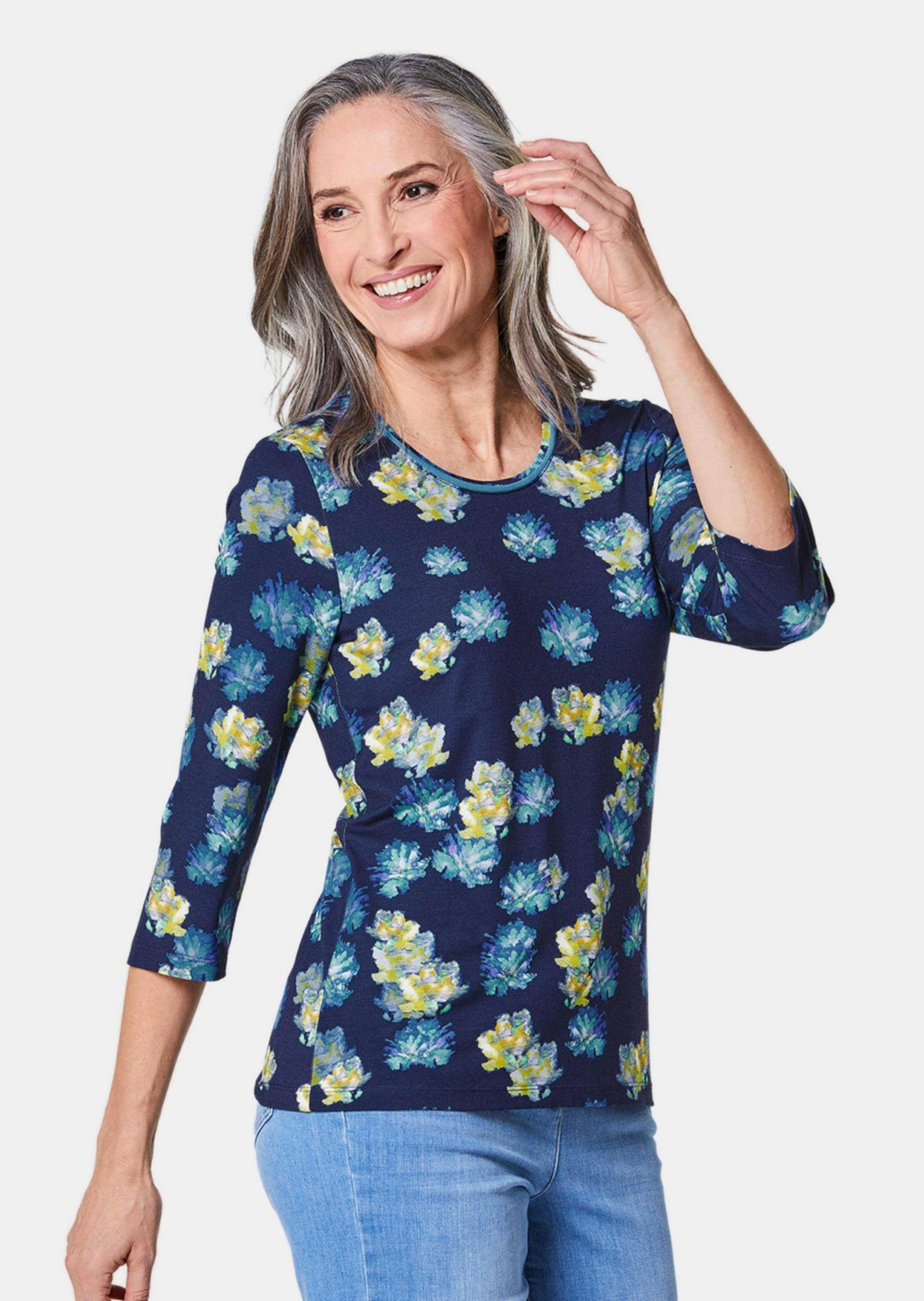 Print-Shirt Druckshirt mit Allover-Muster