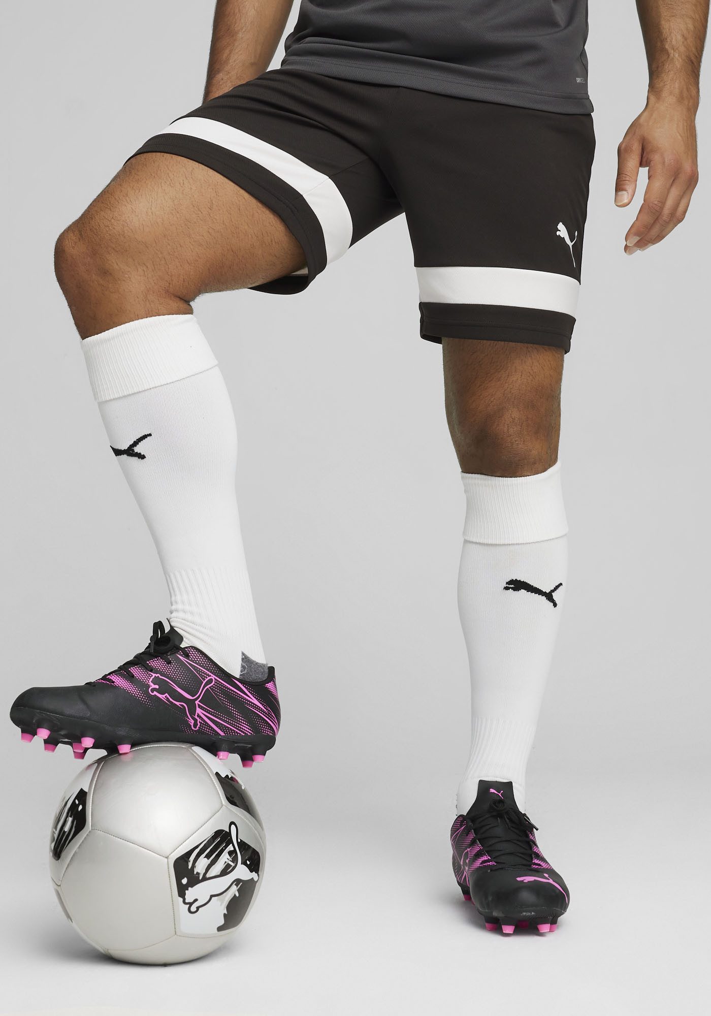 PUMA Trainingsshorts INDIVIDUALRISE SHORTS mit atmungsaktiven Mesh-Einsätzen, feuchtigkeitsableitendes Material