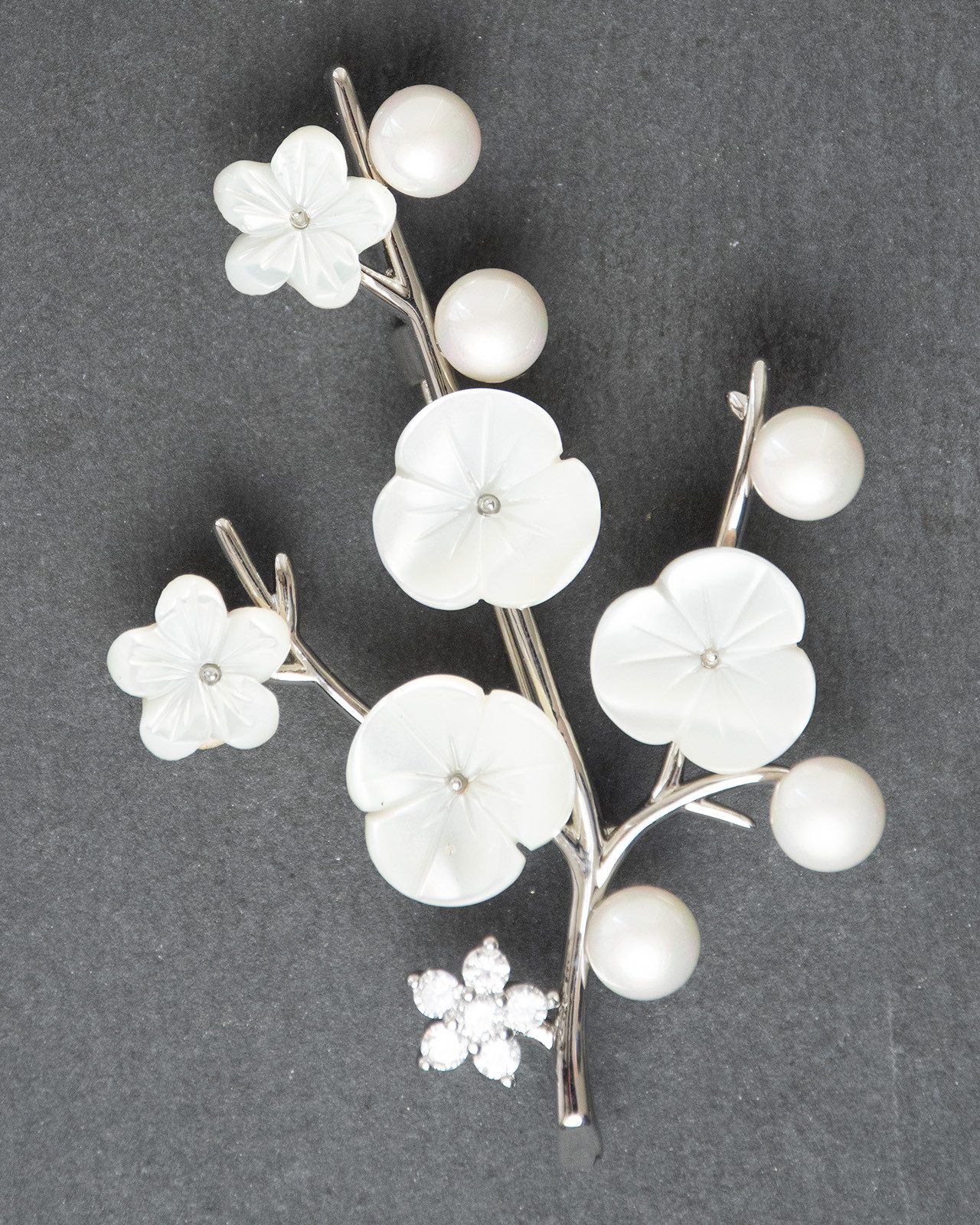 MayTree Brosche "Mandelblüte", Perlmut mit Zierperlen und Strass (Stück, 1- günstig online kaufen