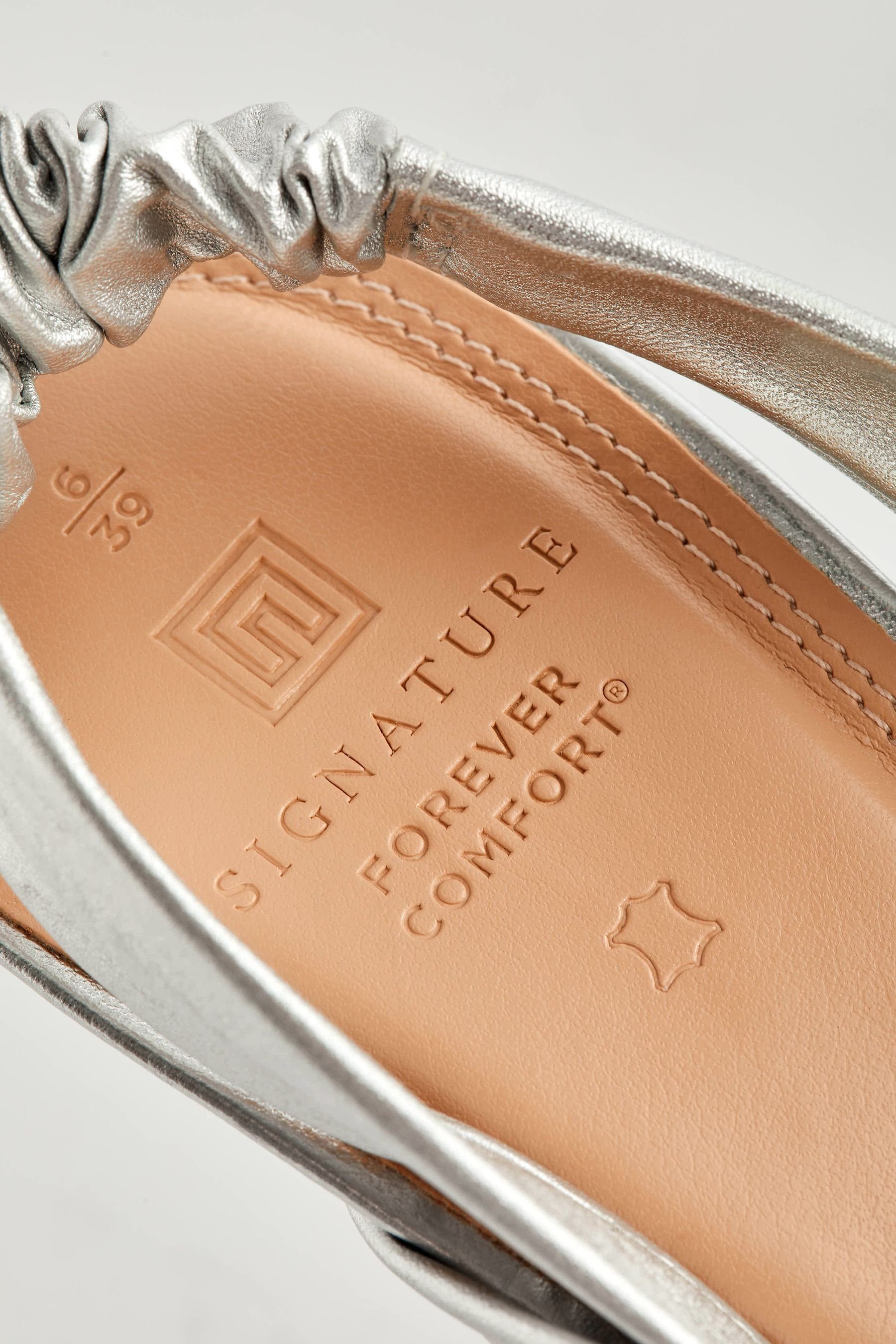 Forever (1-tlg) Sandalette Signatur Comfort® Ledersandalen Next Silver