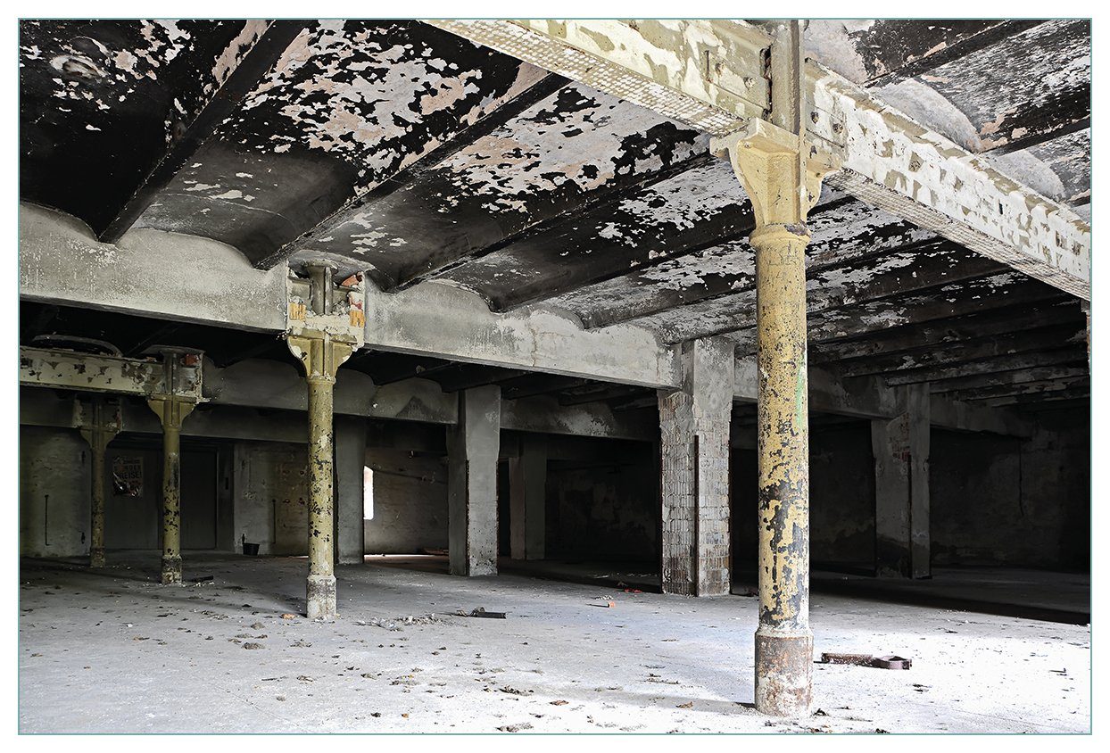 Wallario Küchenrückwand Verlasse Brauerei - Alte Industriehalle, (1-tlg)