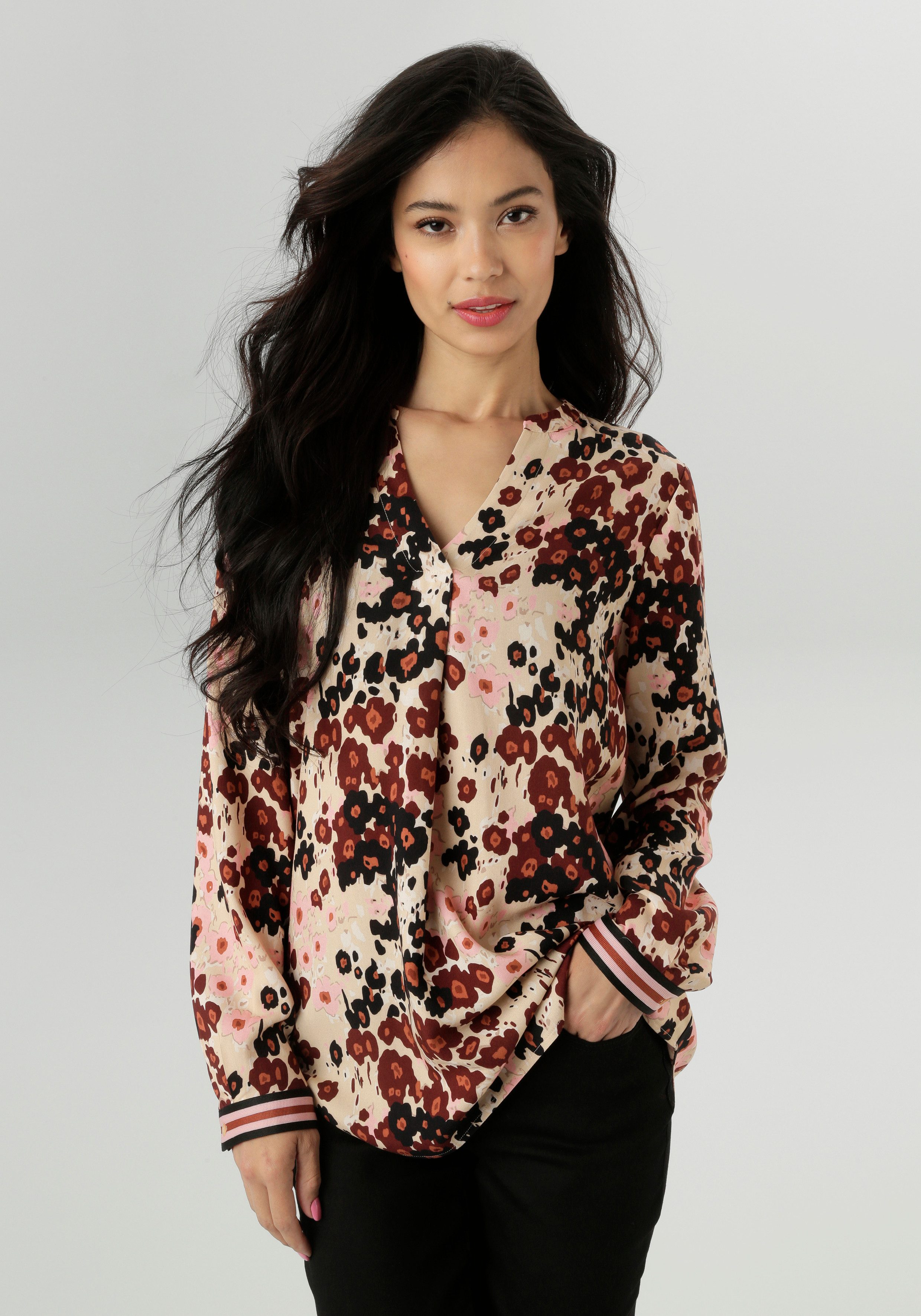 Aniston SELECTED Schlupfbluse Mit farbenfroher, farbharmonischer Blütenmust günstig online kaufen