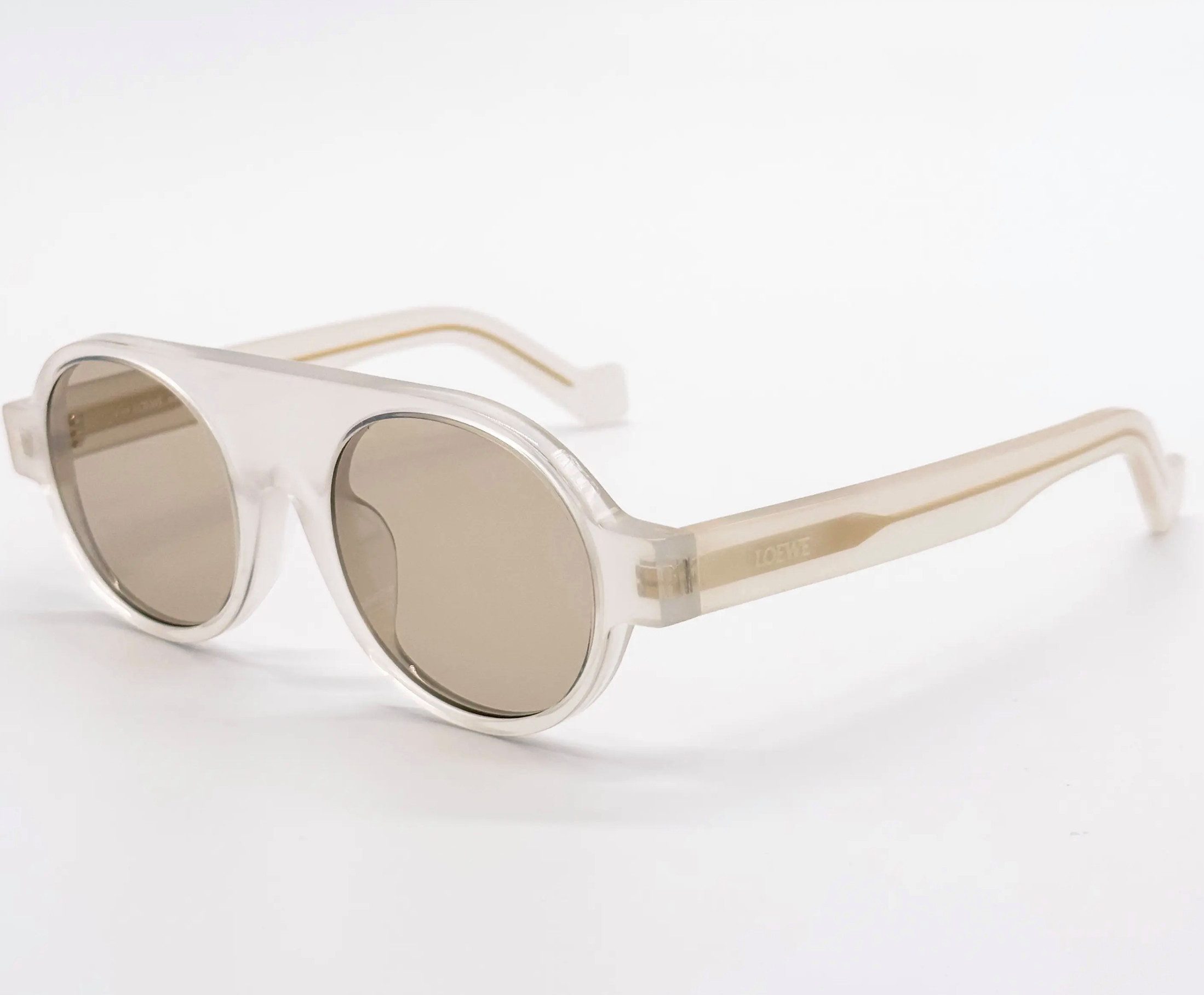 Loewe Sonnenbrille Rundes Aviator-Design Handgefertigt in Italien Goldfarbene Akzente an Scharnieren und Bügelenden