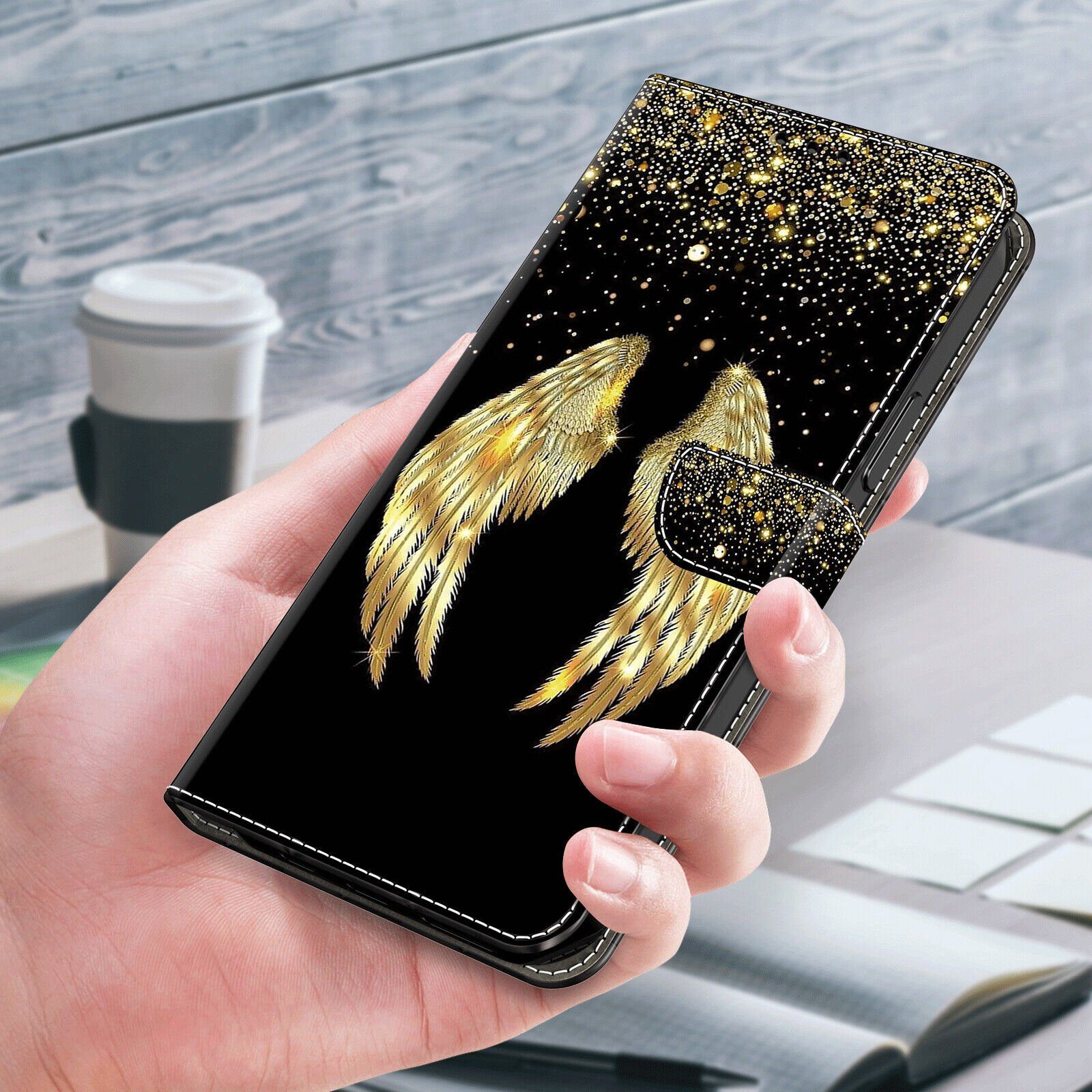CLM-Tech Handytasche für Samsung Galaxy A57 5G Klapphülle aus PU Leder (goldene Flügel, 1-tlg., Flip Case), Magnetverschluss, Standfunktion und Kartenfächer – Bild 4 von 5