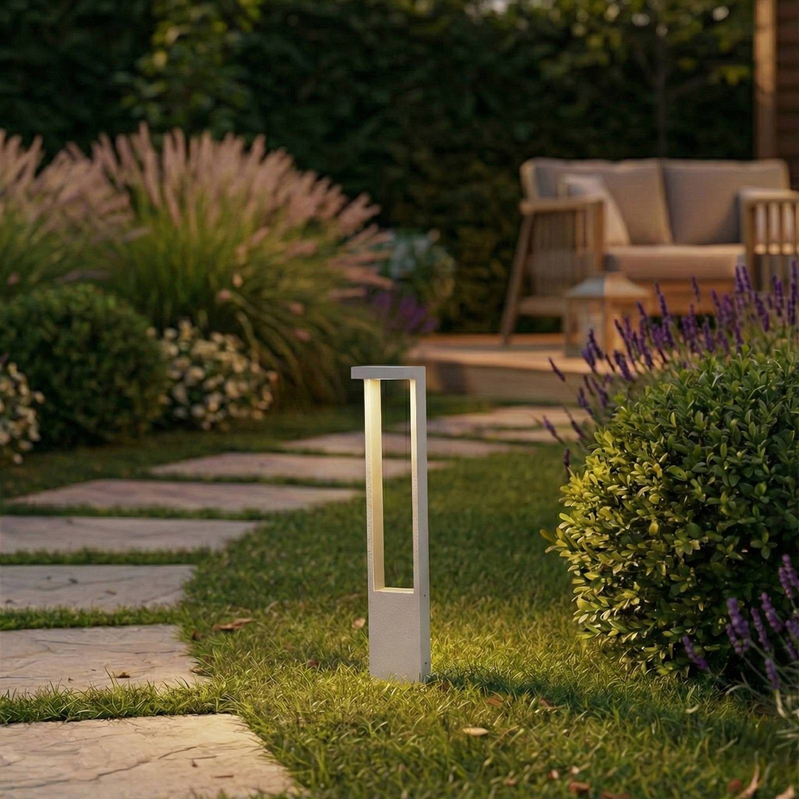 Lindby Außen-Stehlampe Lonete, LED, Metall, Weiß warmweiß IP65, LED 8,8 W gesamt, warmweiß
