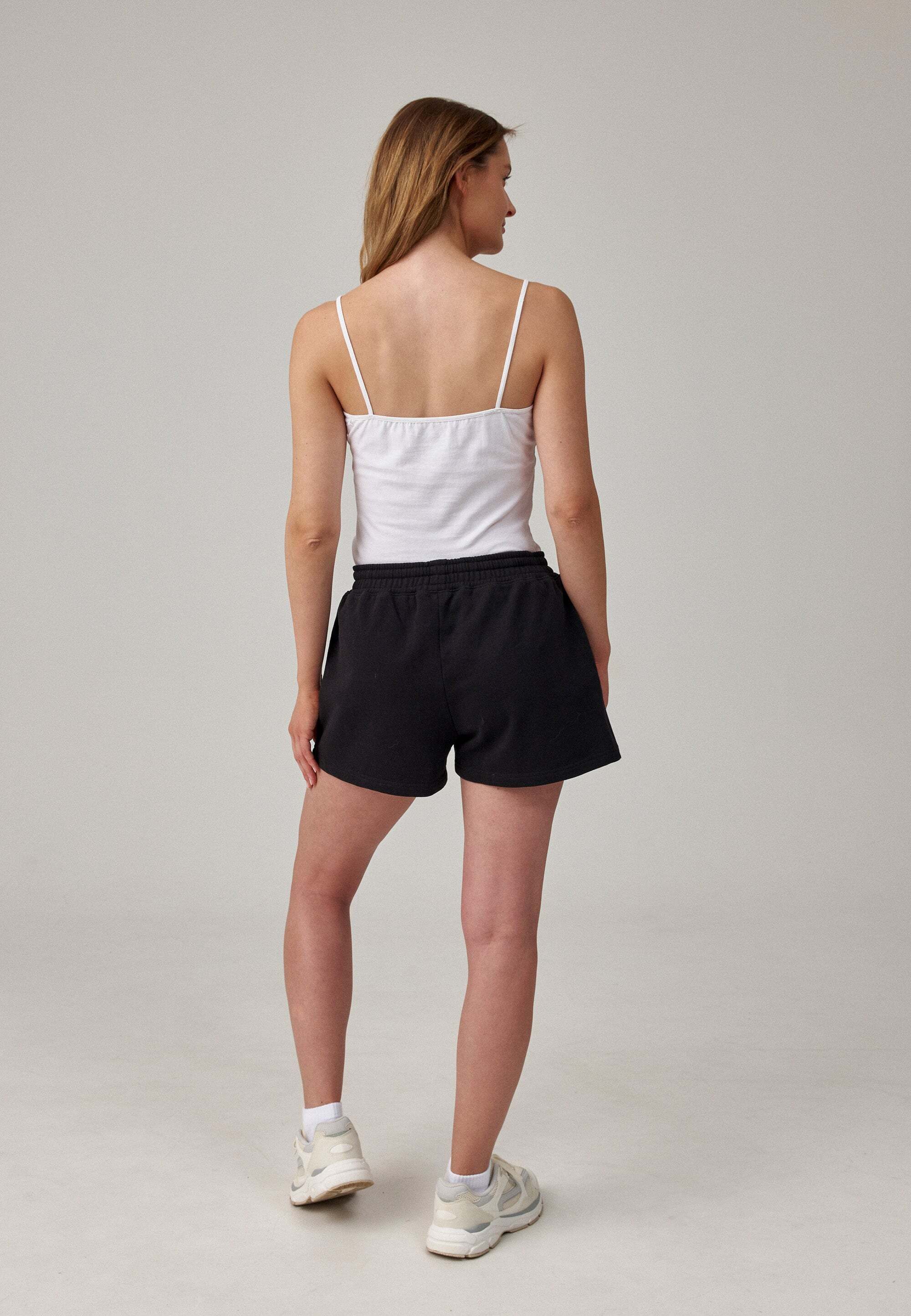 SNOCKS Trainingsshorts Kurze Sweatshorts für Damen aus Bio-Baumwolle (1-tlg) perfekt für den Sport, bequeme Passform, aus Bio-Baumwolle