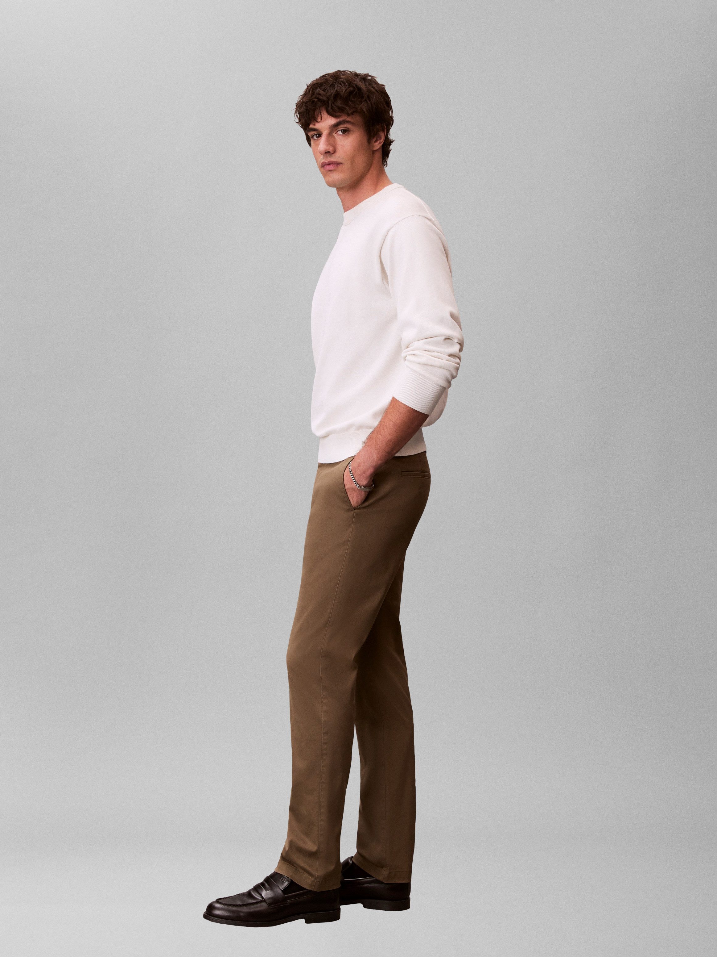 Calvin Klein Jeans Chinohose Mit Gürtelschlaufen – Bild 5 von 5