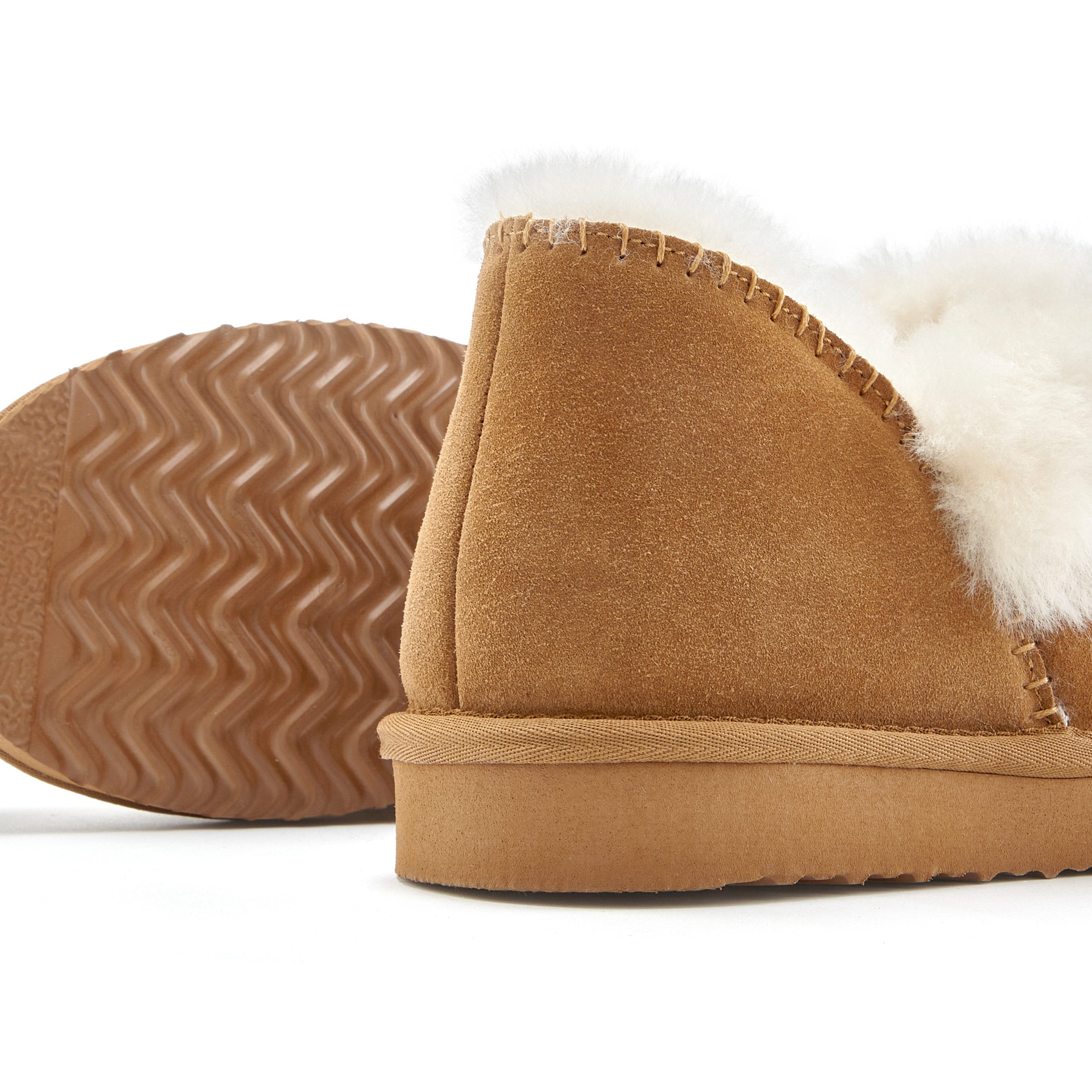Vivance Dreams by Lascana Plüsch Hausschuh, Pantolette, Pantoffel, Homeslippers Hausschuh mit kuscheligem Lammfell aus Leder – Bild 5 von 5