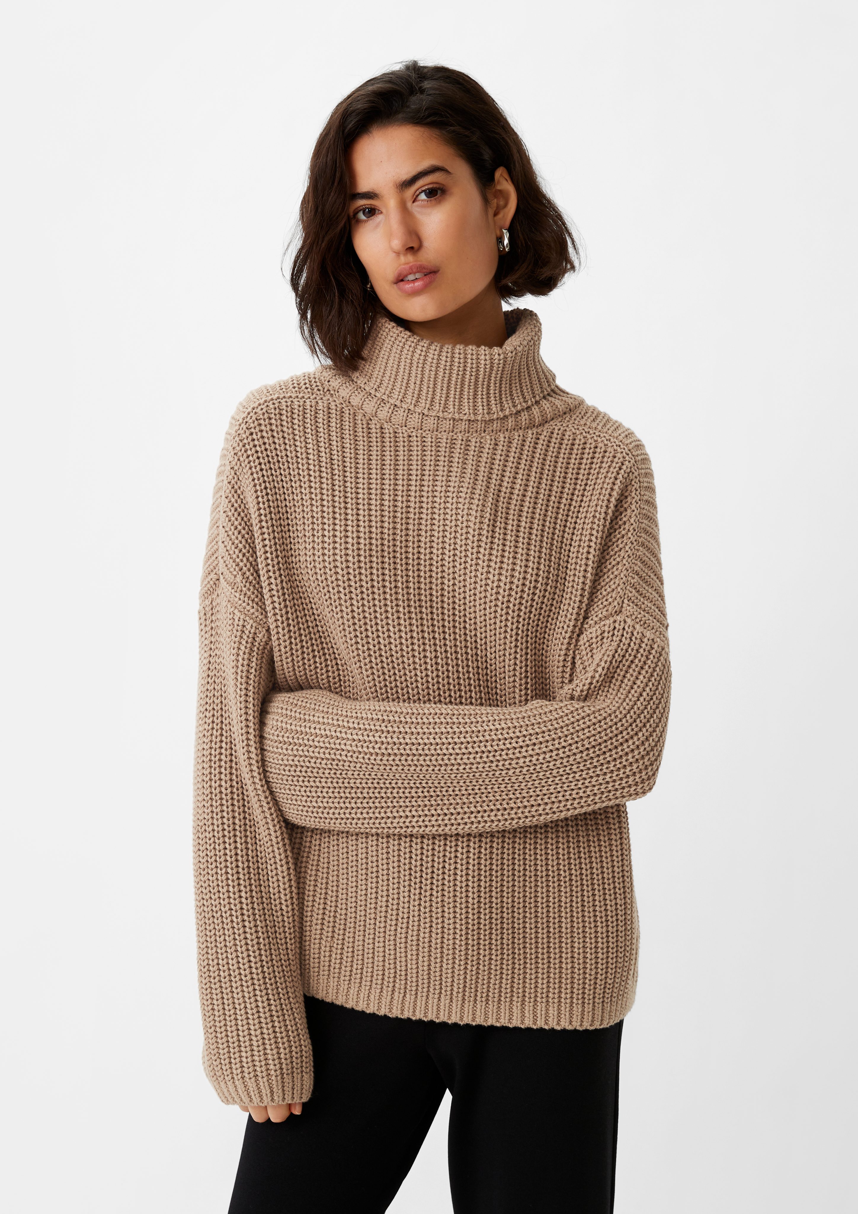 casual Label-Patch Rippstrickpullover mit identity Label-Patch sandstein Langarmshirt comma