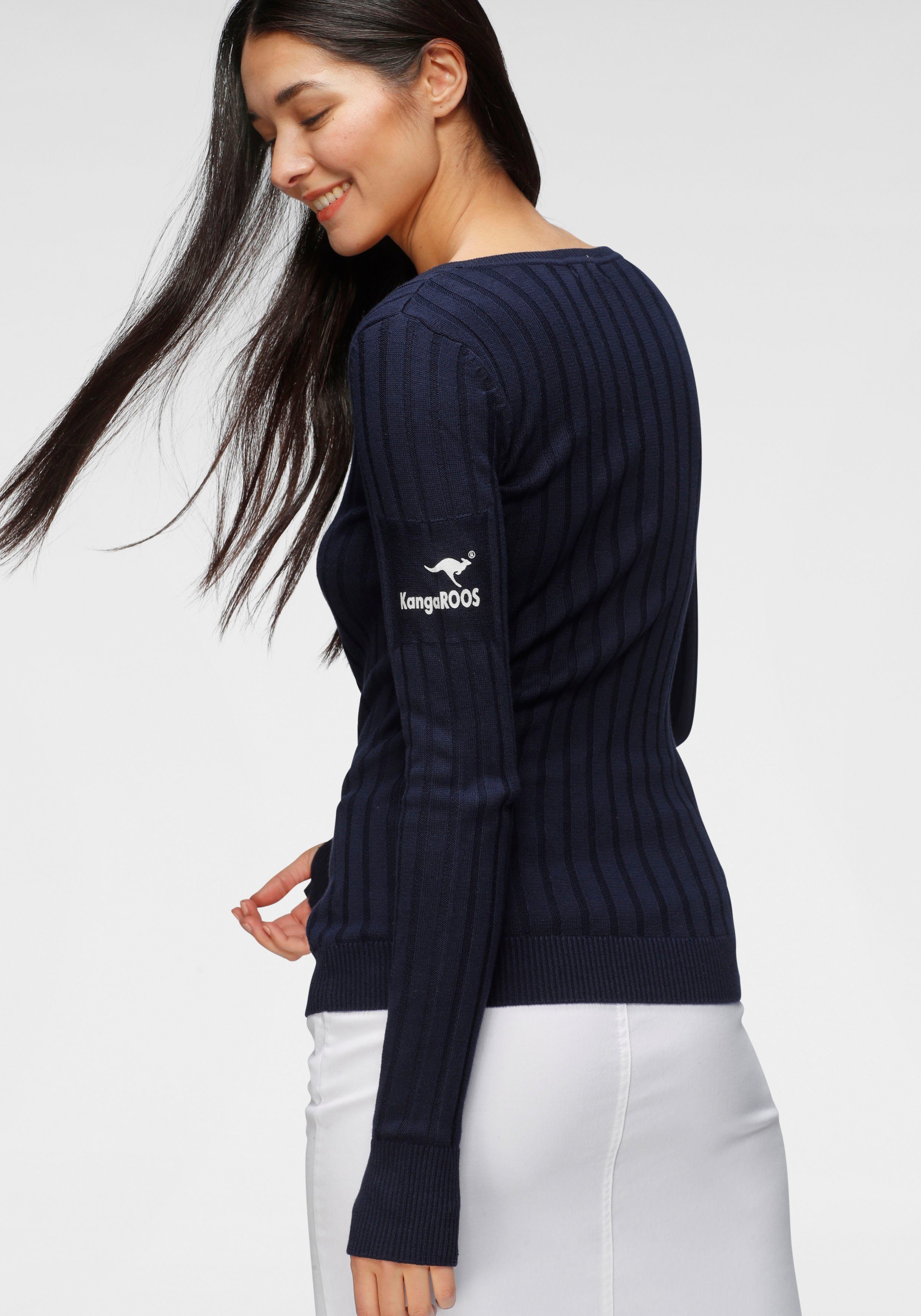 KangaROOS V-Ausschnitt-Pullover in breit marine geripptem Feinstrick