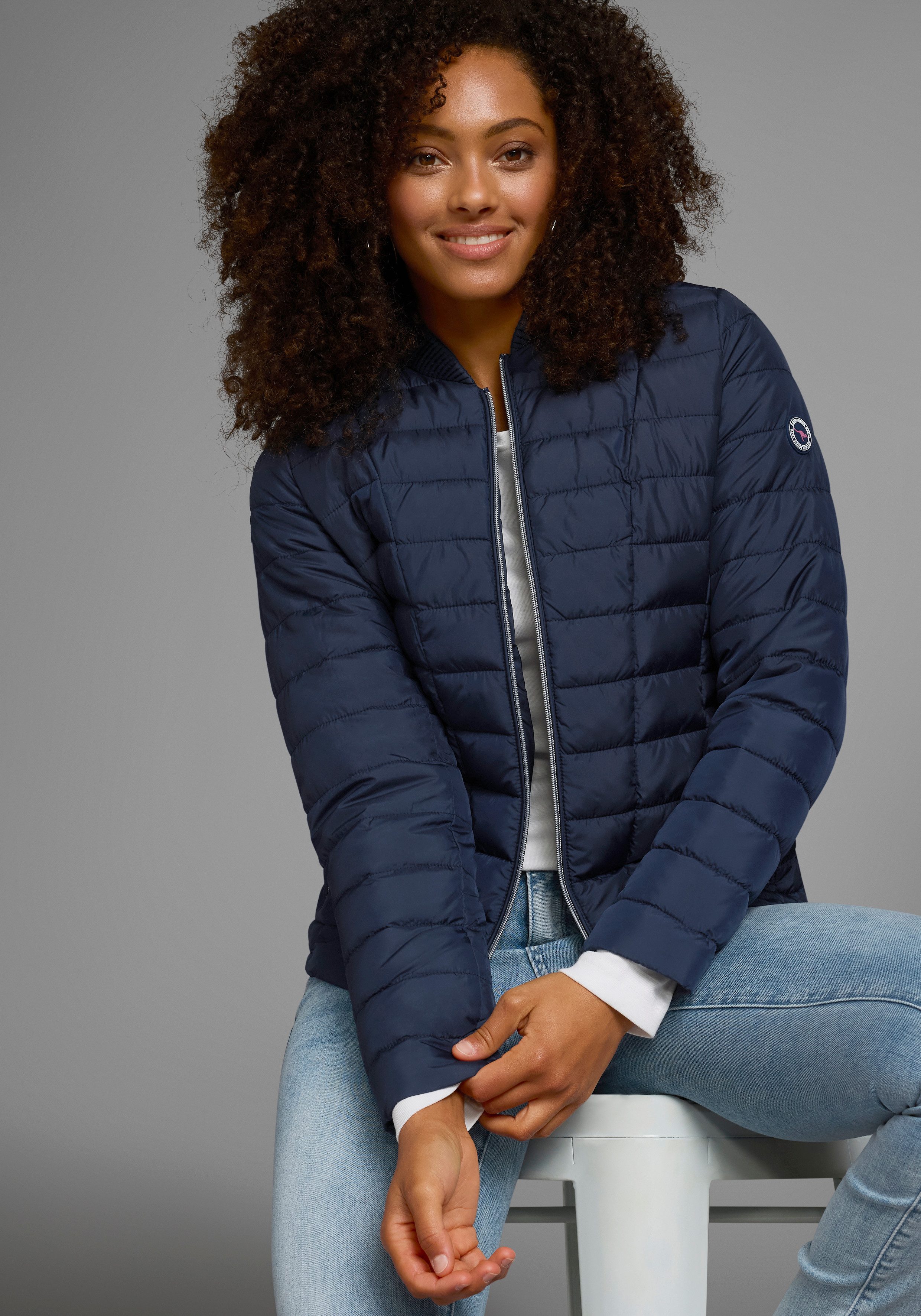 KangaROOS Steppjacke figurbetonter Schnitt, hüftlange Passform