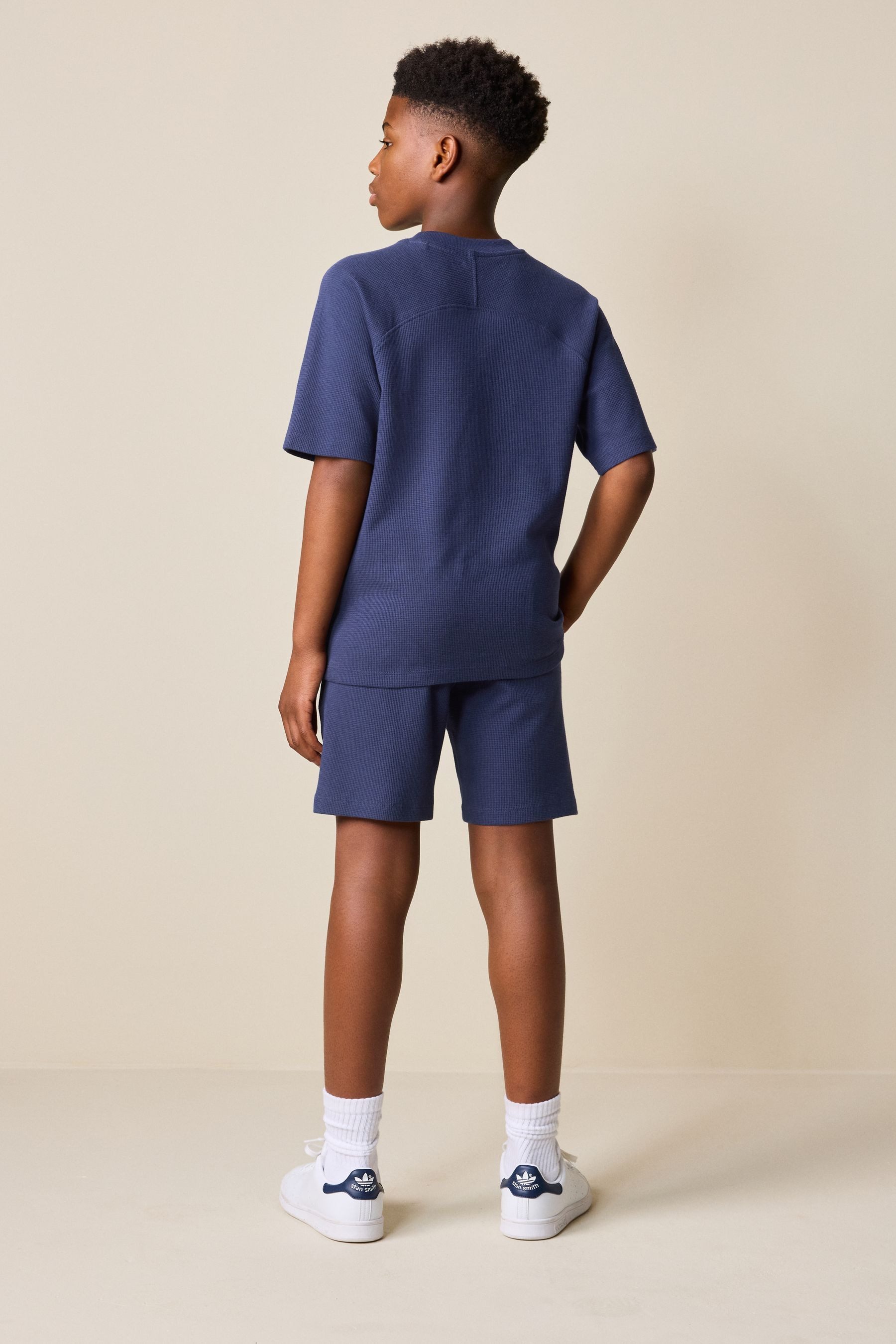 Next T-Shirt & Shorts Strukturiertes T-Shirt und Shorts, Set (2-tlg)