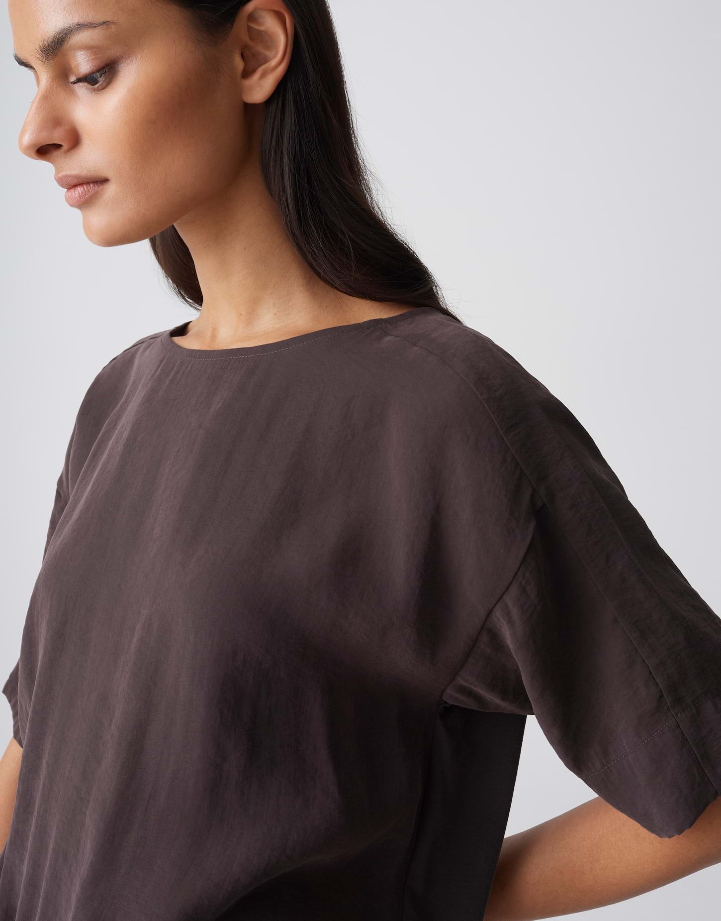 OPUS Kurzarmshirt Seira aus weicher Webware mit dezenter Struktur Der Gummibund sorgt für angenehmen Sitz im Alltag – Bild 4 von 5