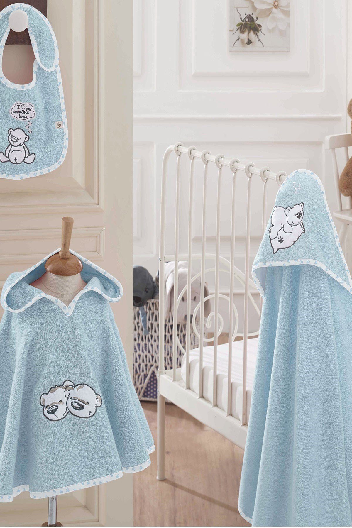 Ecocotton Badeponcho Baby Poncho Set TWIN BEARS BLUE aus 100% Bio Baumwolle (4-teilig), Baumwolle (Bio- GOTS-zertifiziert), Kapuze, Lätzchen mit Knopf, Poncho zum Überziehen, Bio Baumwolle