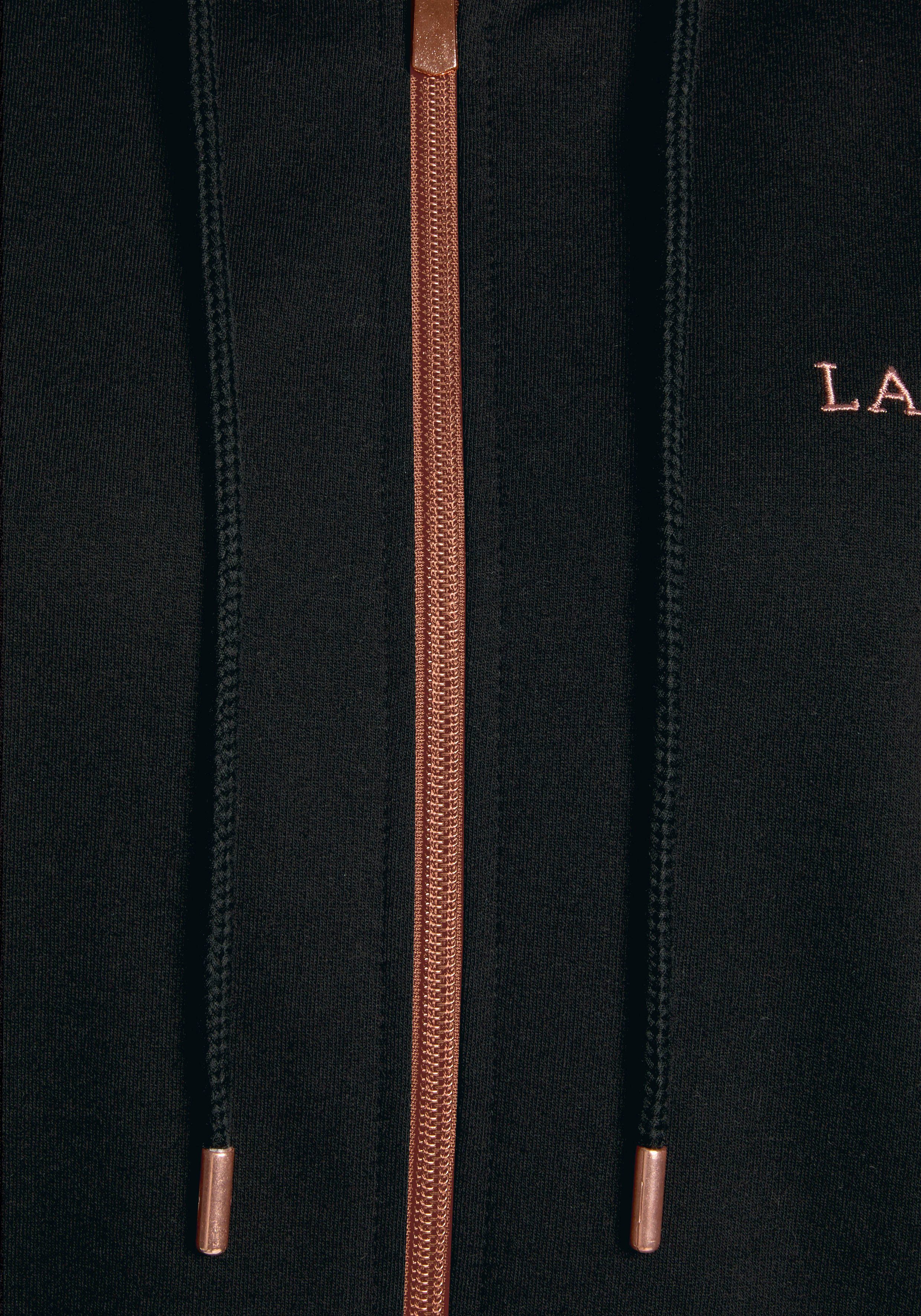 Kapuzensweatjacke LASCANA schwarz Logostickerei, Loungeanzug Reißverschluss Homewear mit und kupferfarbenen