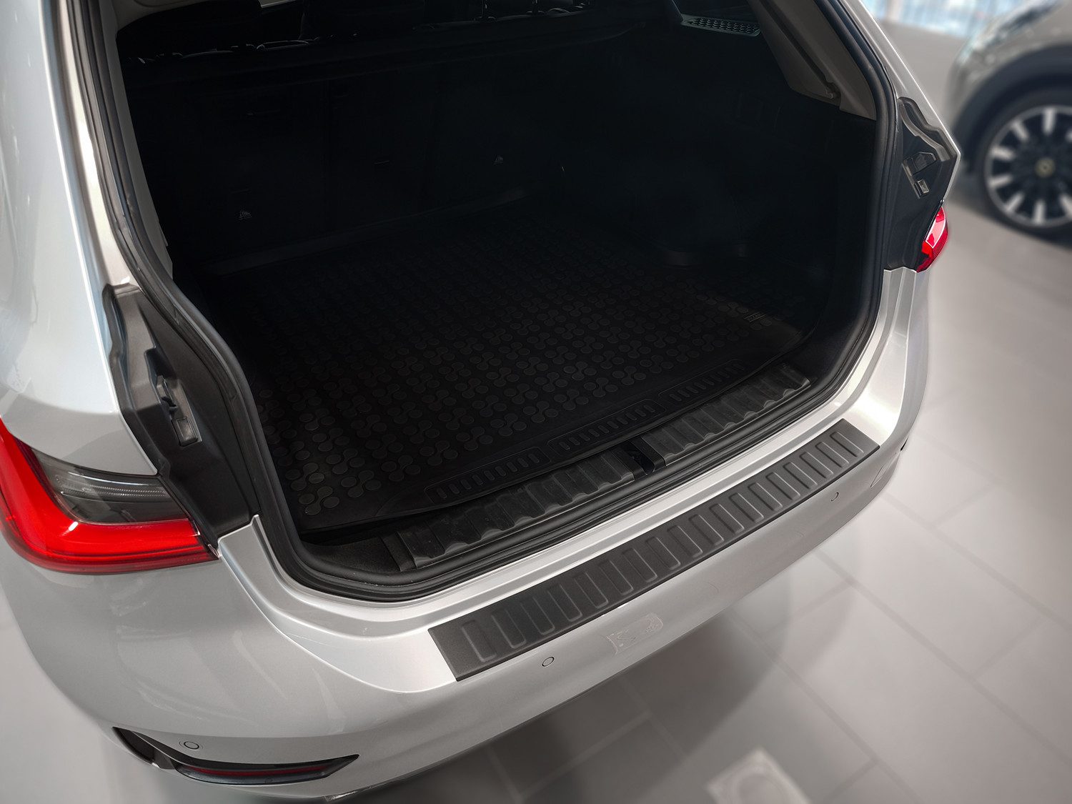 tuning-art Ladekantenschutz L3144 Edelstahl passgenau für BMW 3er G21 Touring 2019-06/2022
