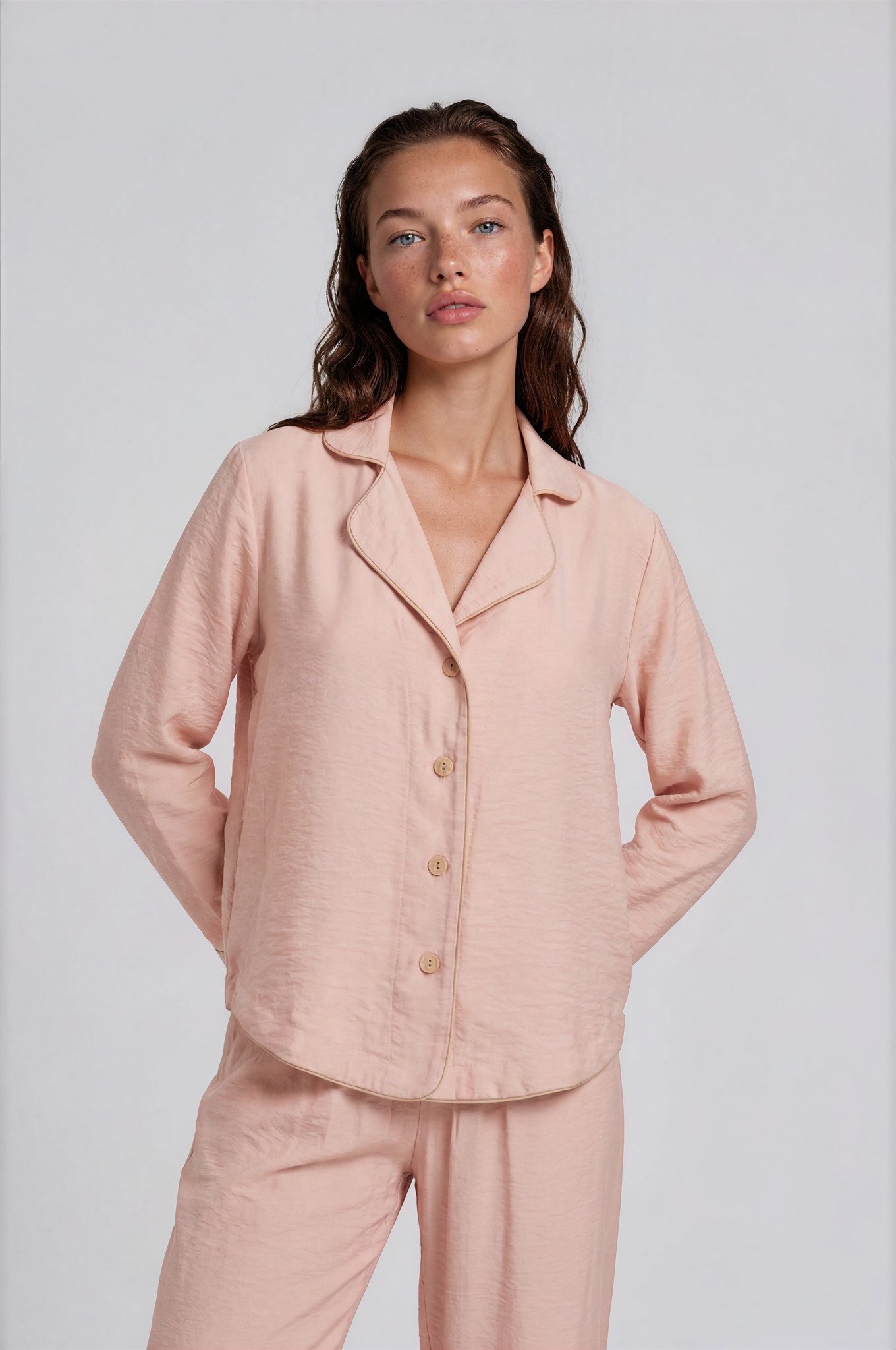 Mademoiselle Sommeil Pyjama Zweiteiliger Schlafanzug in Rosé aus Viskose-Nylon (2 tlg) Langarm mit Reverskragen & weiter Hose, elegante Loungewear
