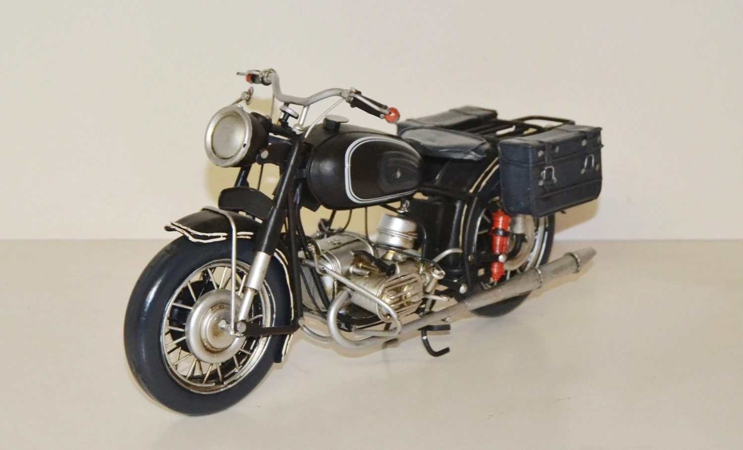 JS GartenDeko Modellmotorrad Blechmotorrad Marke BMW R 60 Motorrad Zweirad aus Blech L 31 cm