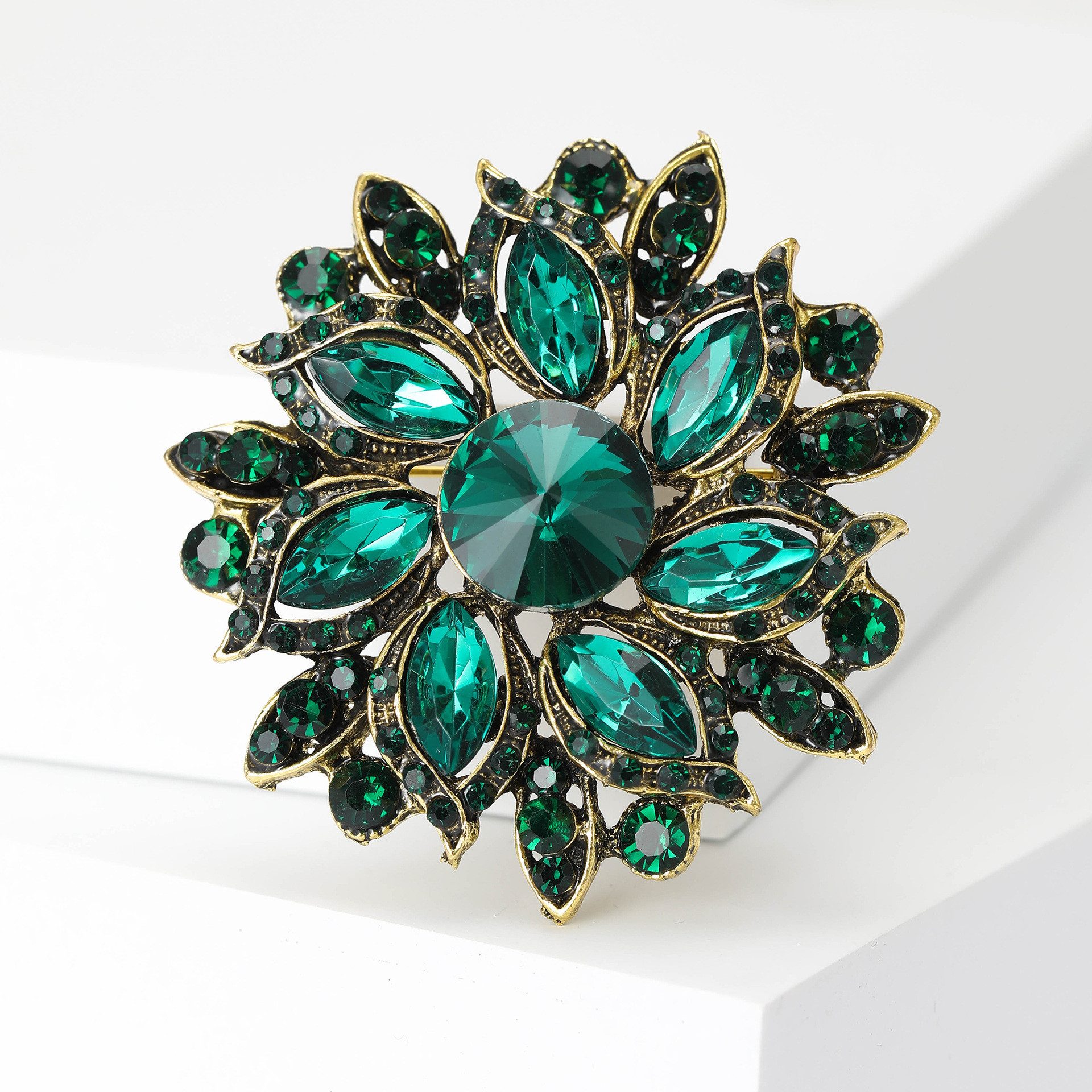 FOUORTUNATE-BEE Brosche Vintage Strass-Blumenbrosche für Damen mit Geschenk günstig online kaufen