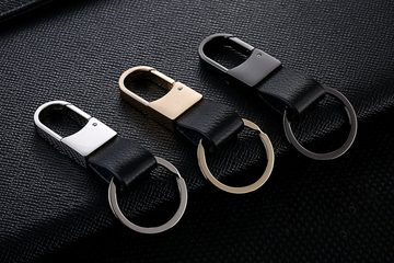 Cerbery Schlüsselanhänger Eleganter Schlüsselanhänger aus Leder mit Ringen und Geschenkbox, Kunstleder und Echtleder